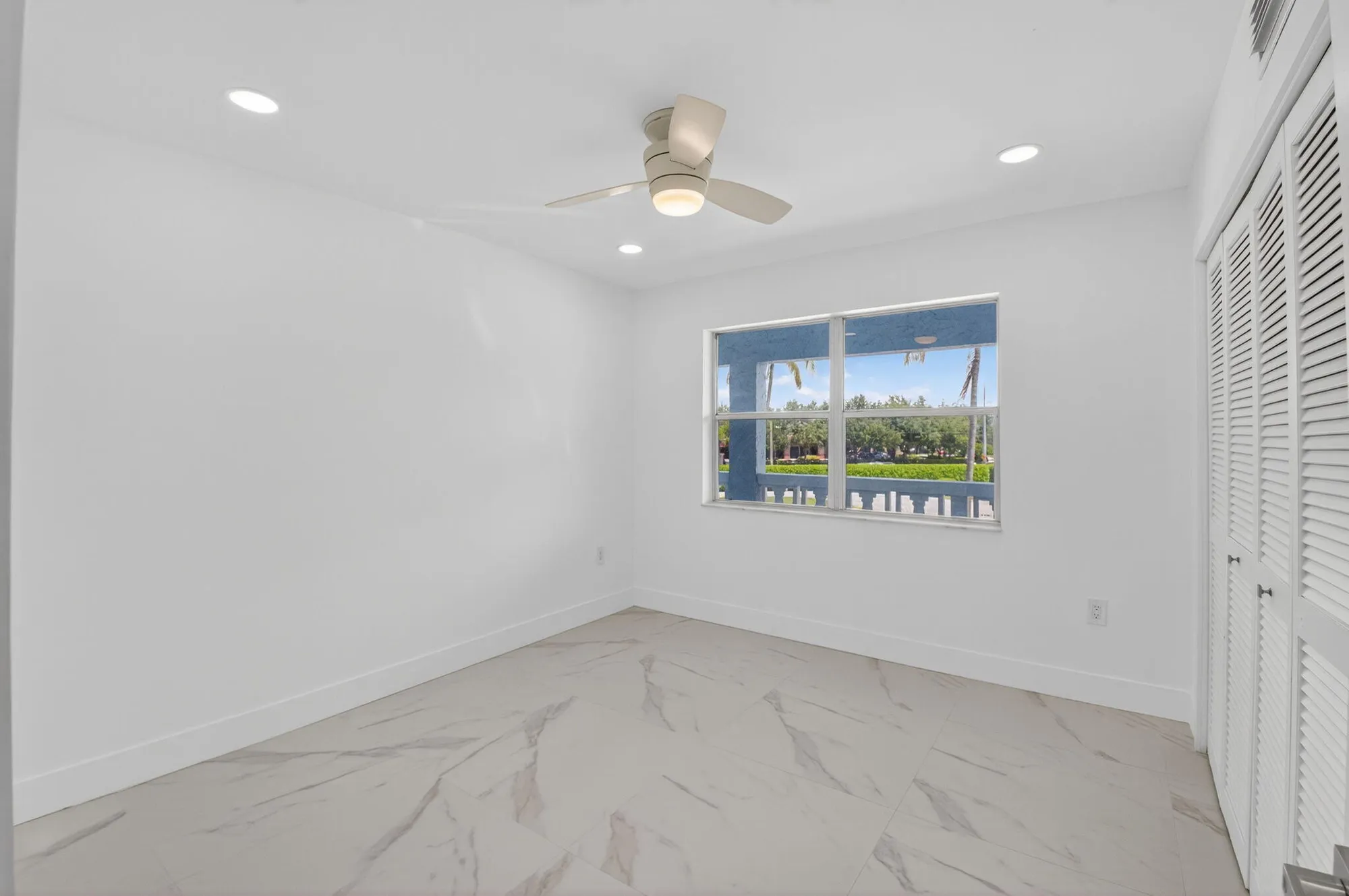 Property Slideshow image 16 of 31 | 9886 marina blvd apt 622, Boca Raton, FL, 33428