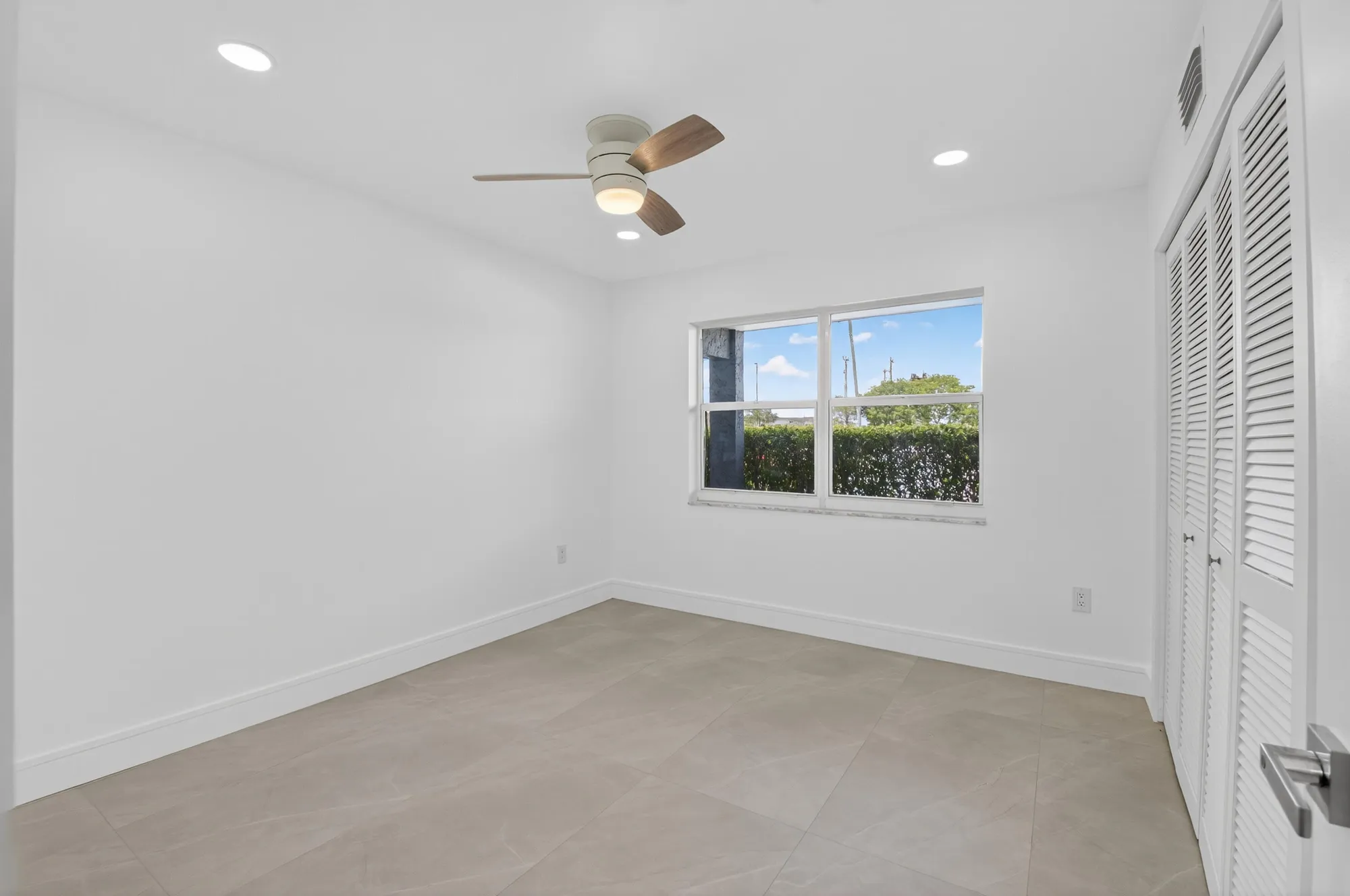 Property Slideshow image 20 of 43 | 9880 marina blvd apt 1509, Boca Raton, FL, 33428