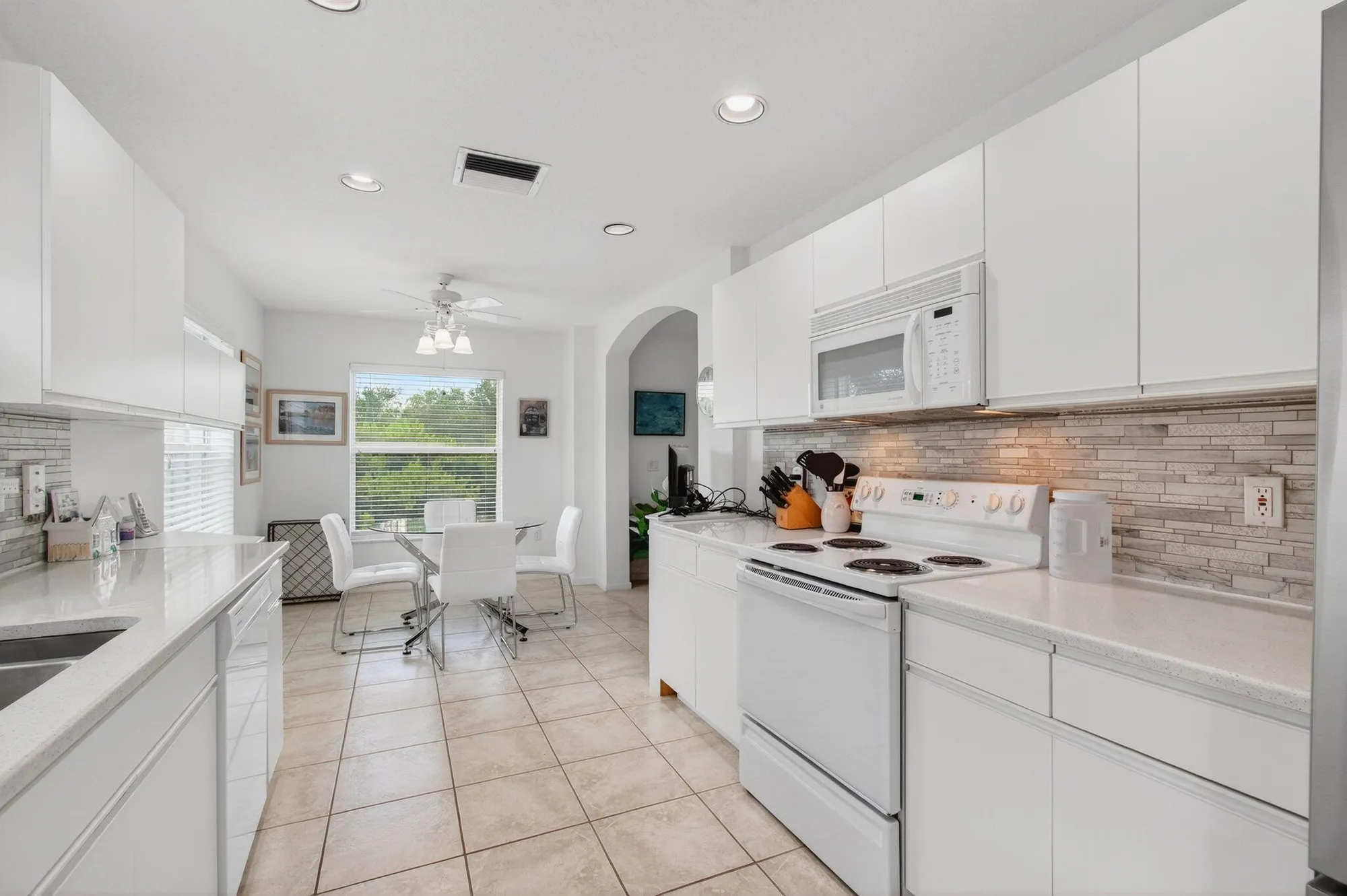 Property Slideshow image 18 of 75 | 7676 springwater pl apt 201, Boynton Beach, FL, 33437