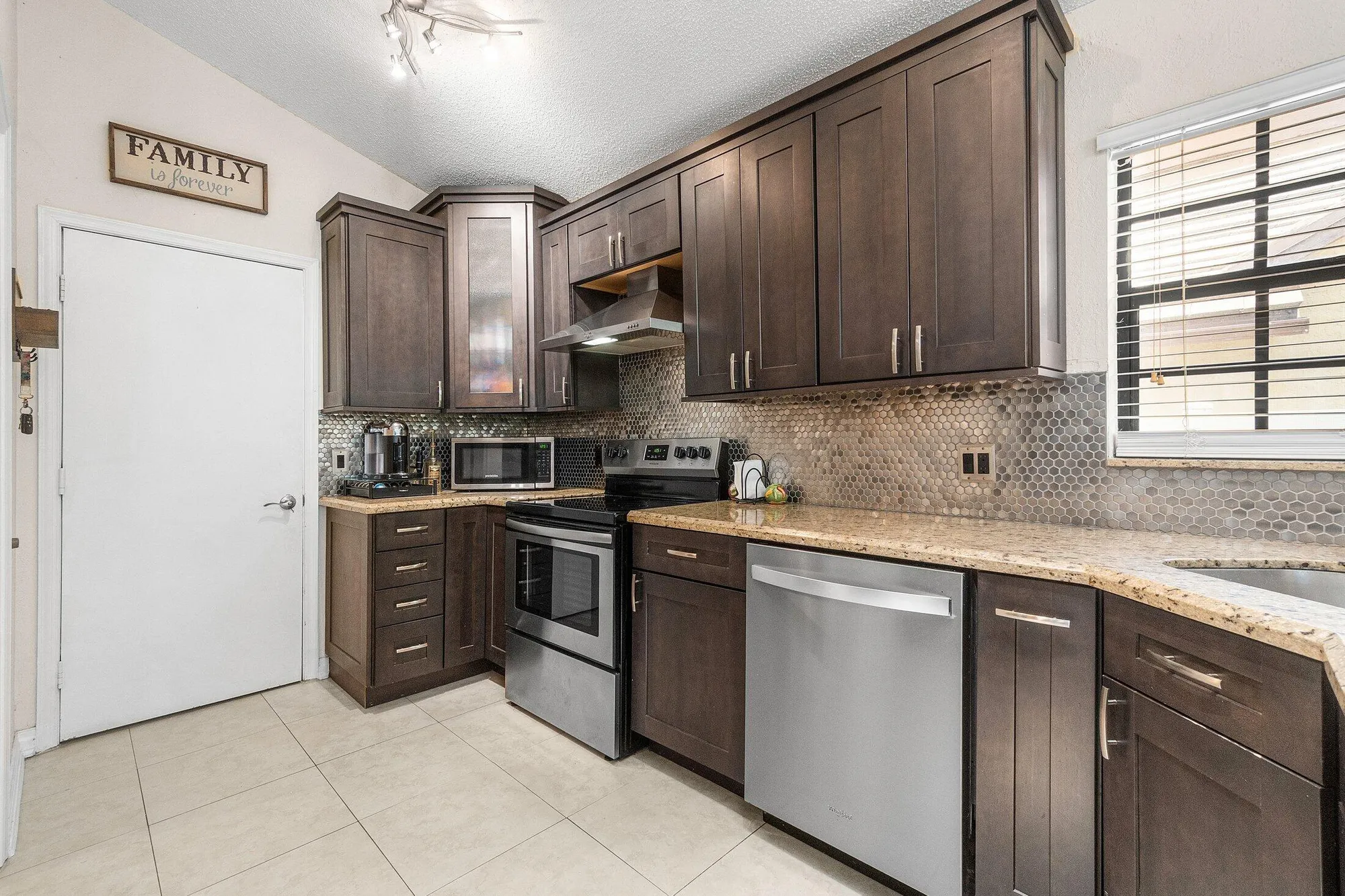 Property Slideshow image 13 of 74 | 6932 bitterbush pl, Boynton Beach, FL, 33472