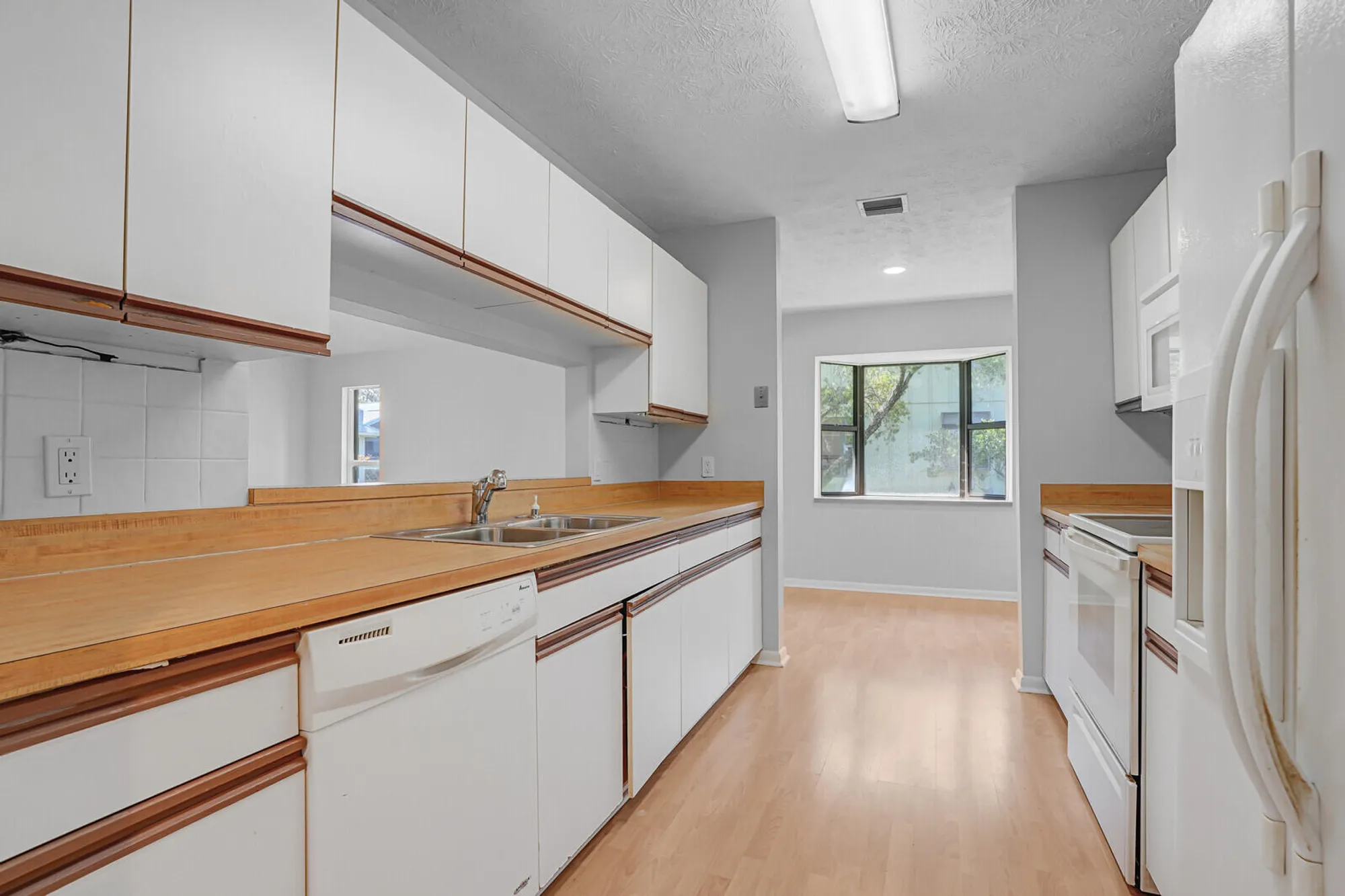 Property Slideshow image 8 of 42 | 12726 se pinehurst ct, Hobe Sound, FL, 33455