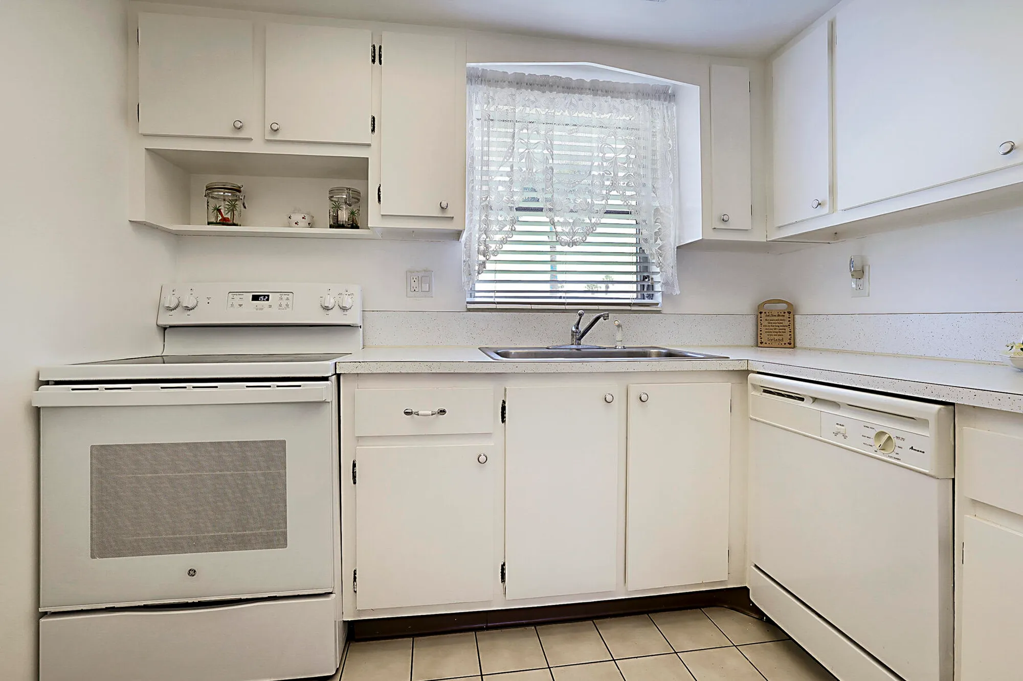 Property Slideshow image 10 of 29 | 2703 dudley dr h, West Palm Beach, FL, 33415