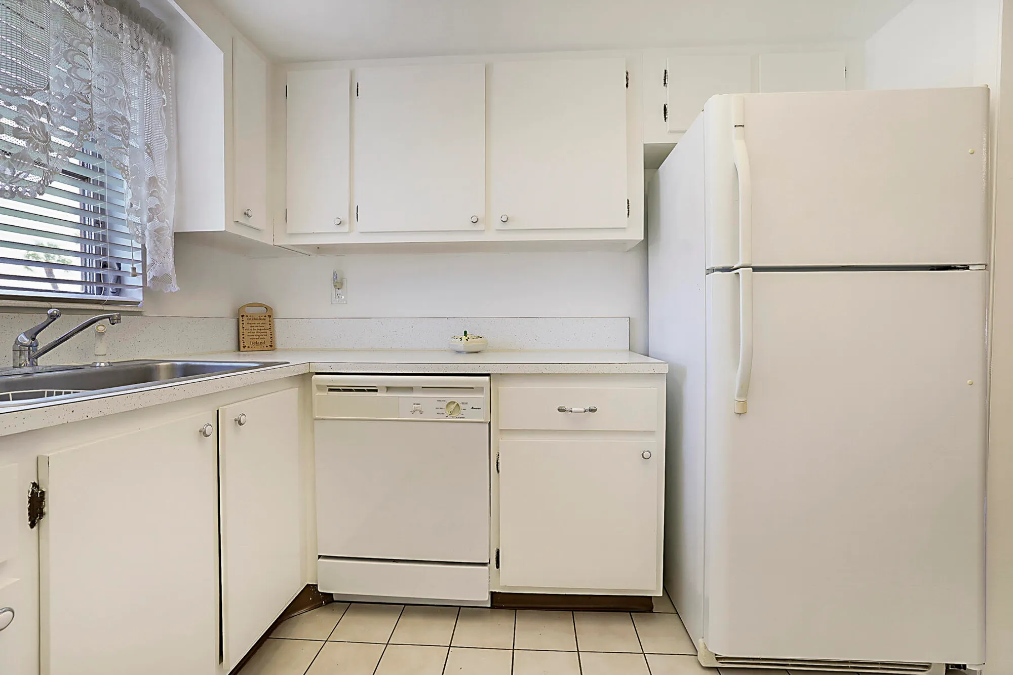 Property Slideshow image 11 of 29 | 2703 dudley dr h, West Palm Beach, FL, 33415