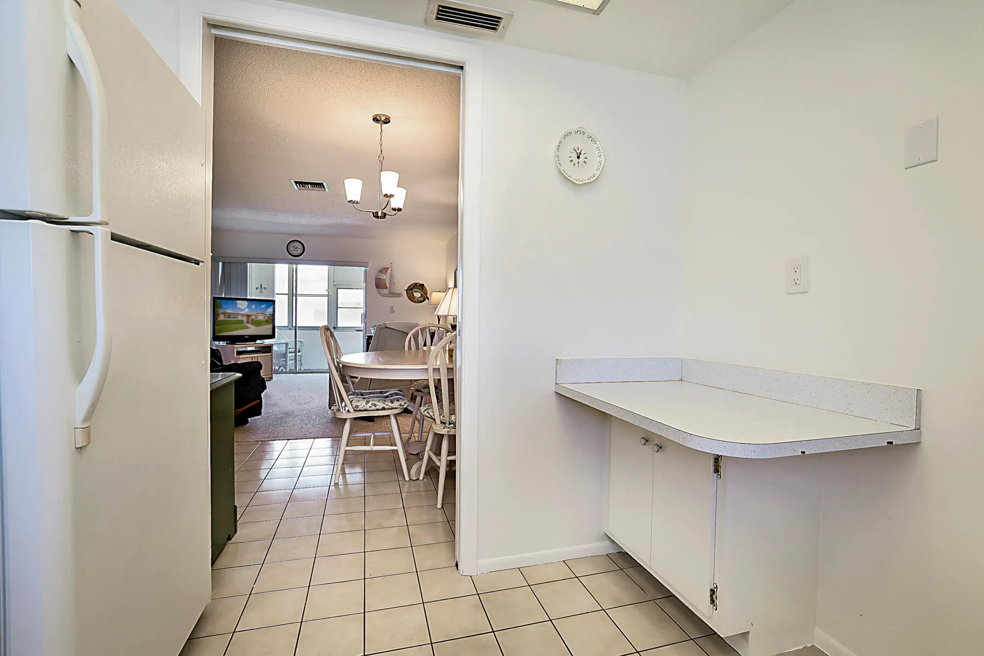 Property Slideshow image 12 of 29 | 2703 dudley dr h, West Palm Beach, FL, 33415