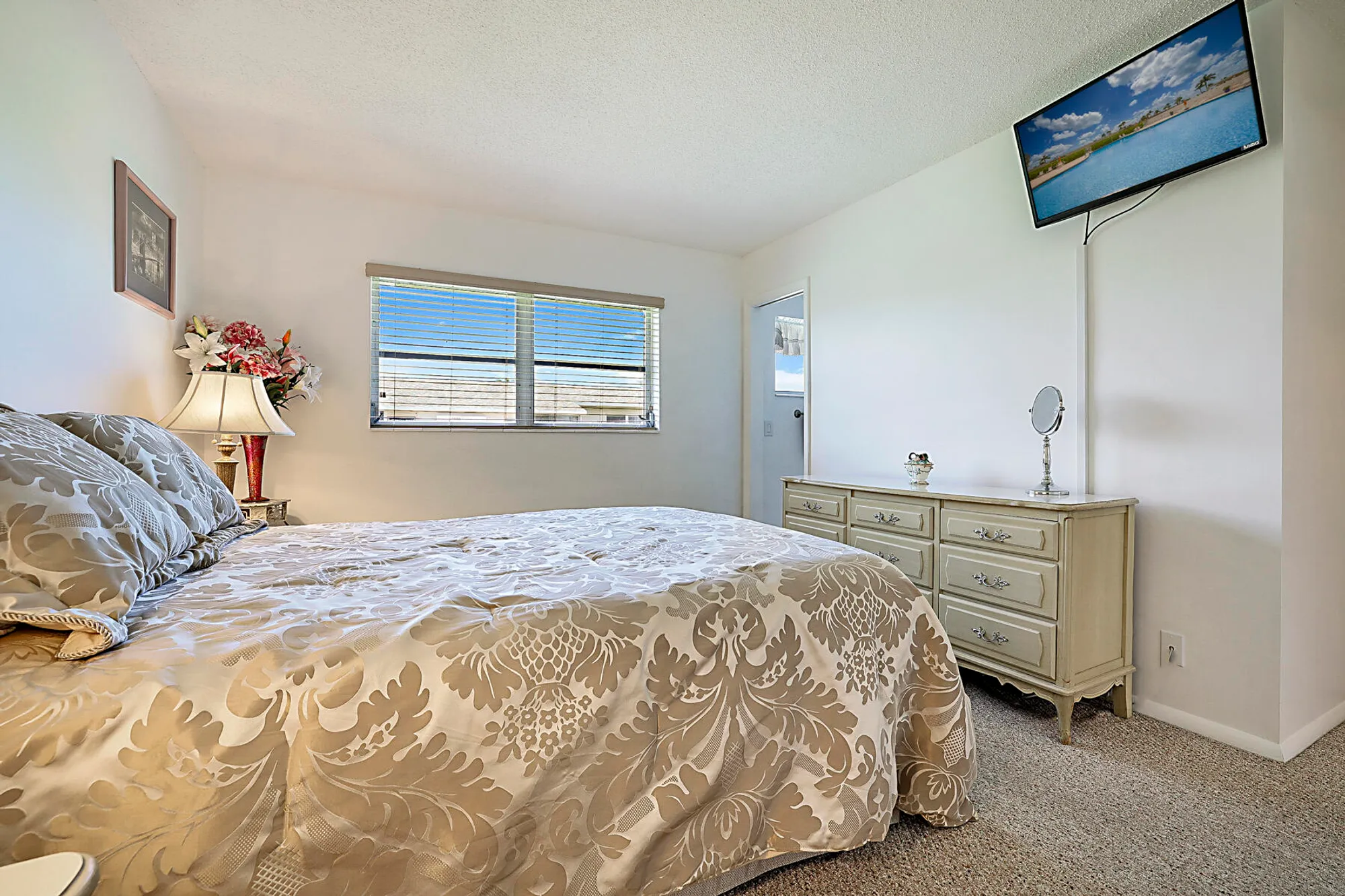 Property Slideshow image 14 of 29 | 2703 dudley dr h, West Palm Beach, FL, 33415