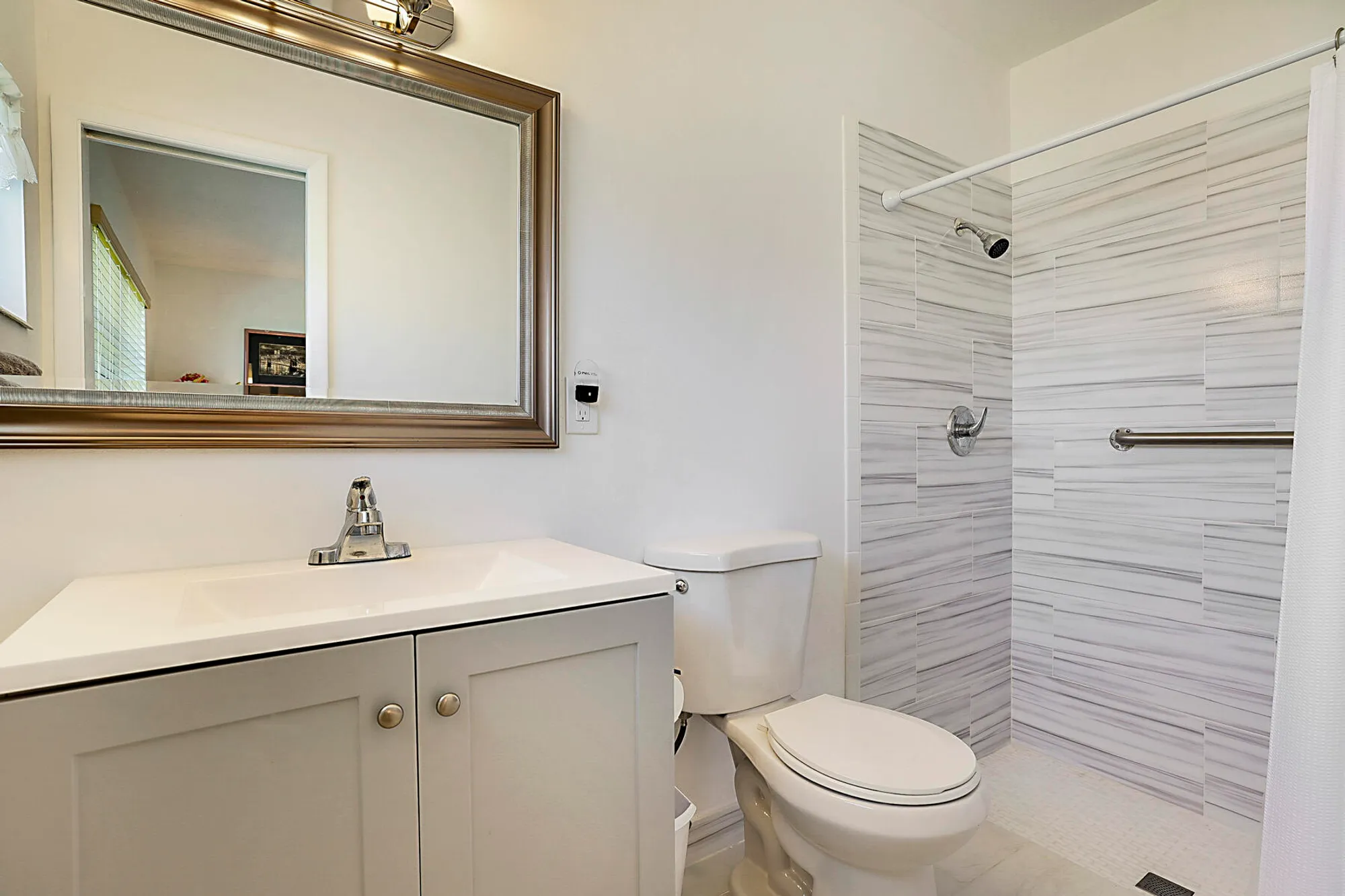 Property Slideshow image 15 of 29 | 2703 dudley dr h, West Palm Beach, FL, 33415