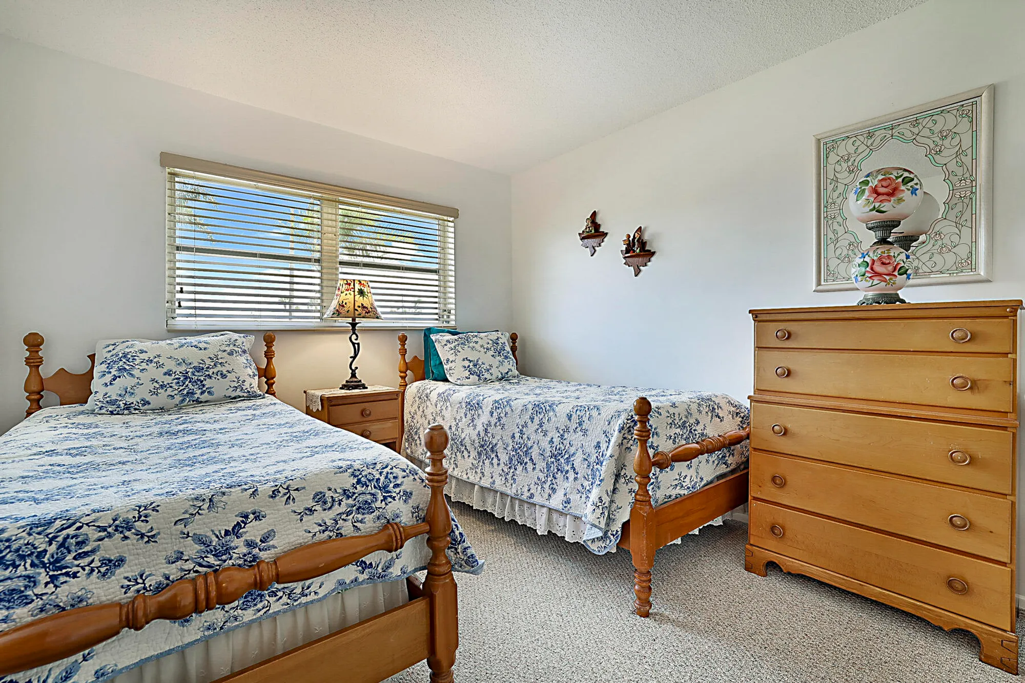 Property Slideshow image 16 of 29 | 2703 dudley dr h, West Palm Beach, FL, 33415