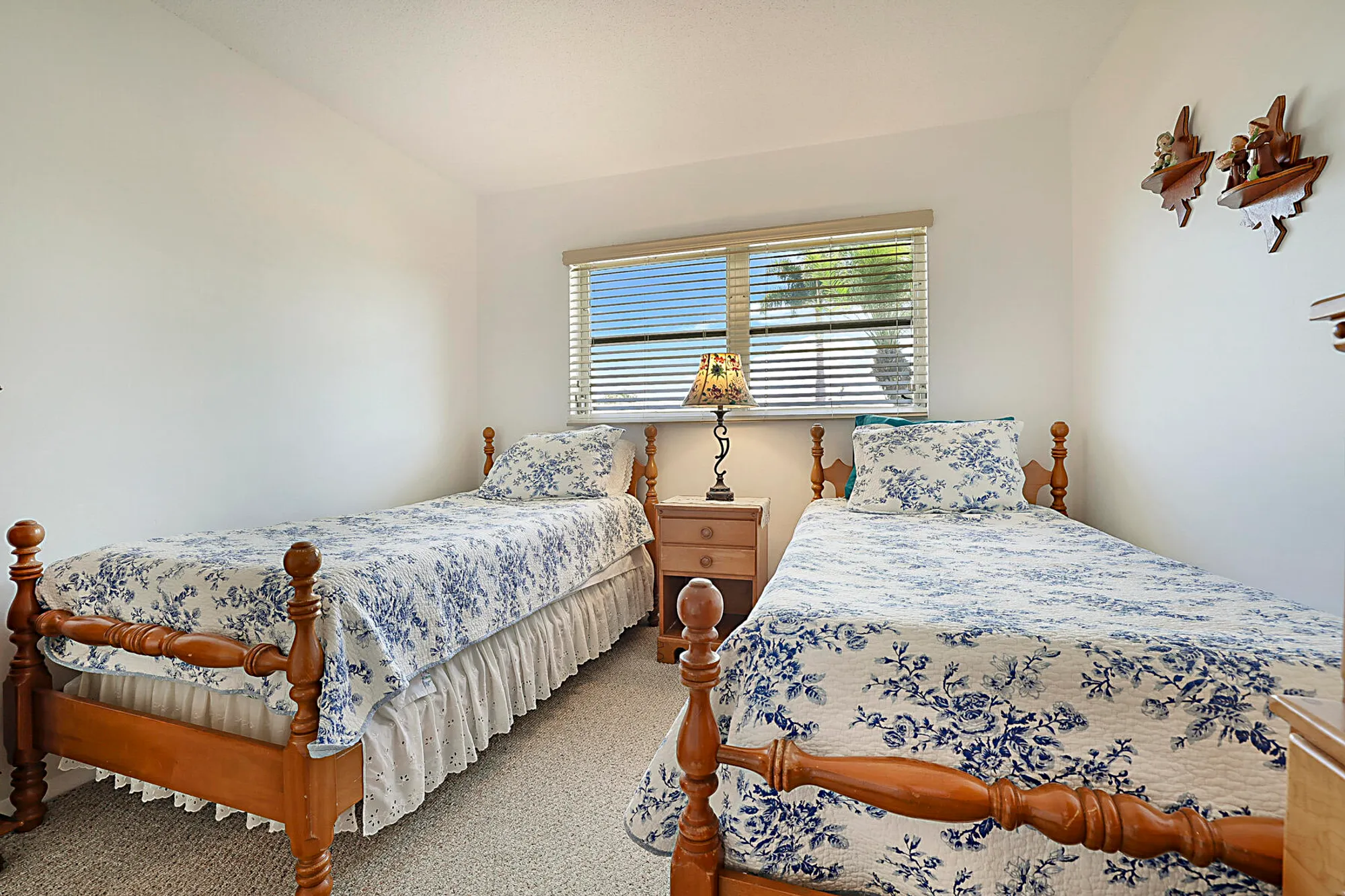 Property Slideshow image 17 of 29 | 2703 dudley dr h, West Palm Beach, FL, 33415