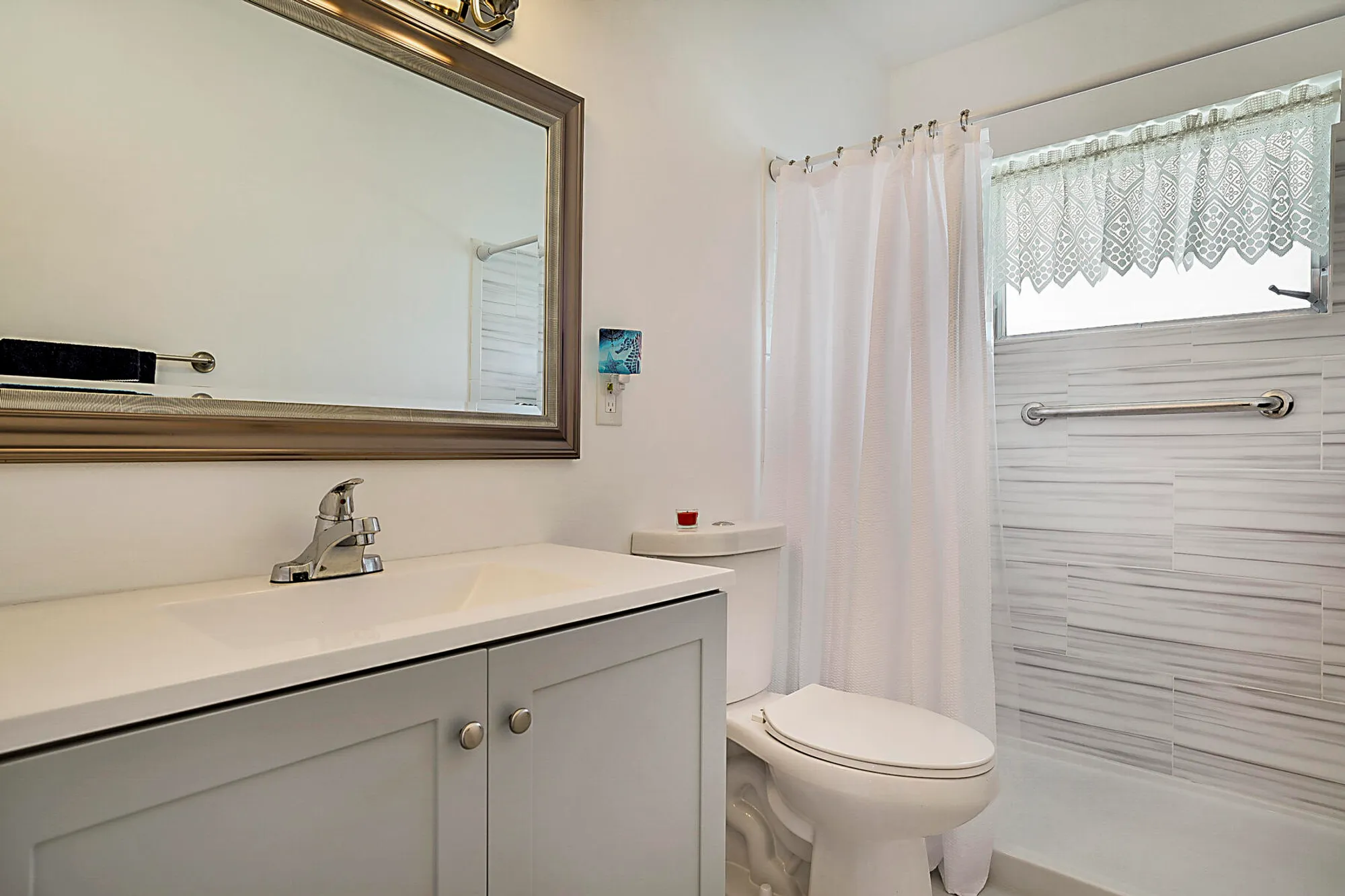 Property Slideshow image 18 of 29 | 2703 dudley dr h, West Palm Beach, FL, 33415