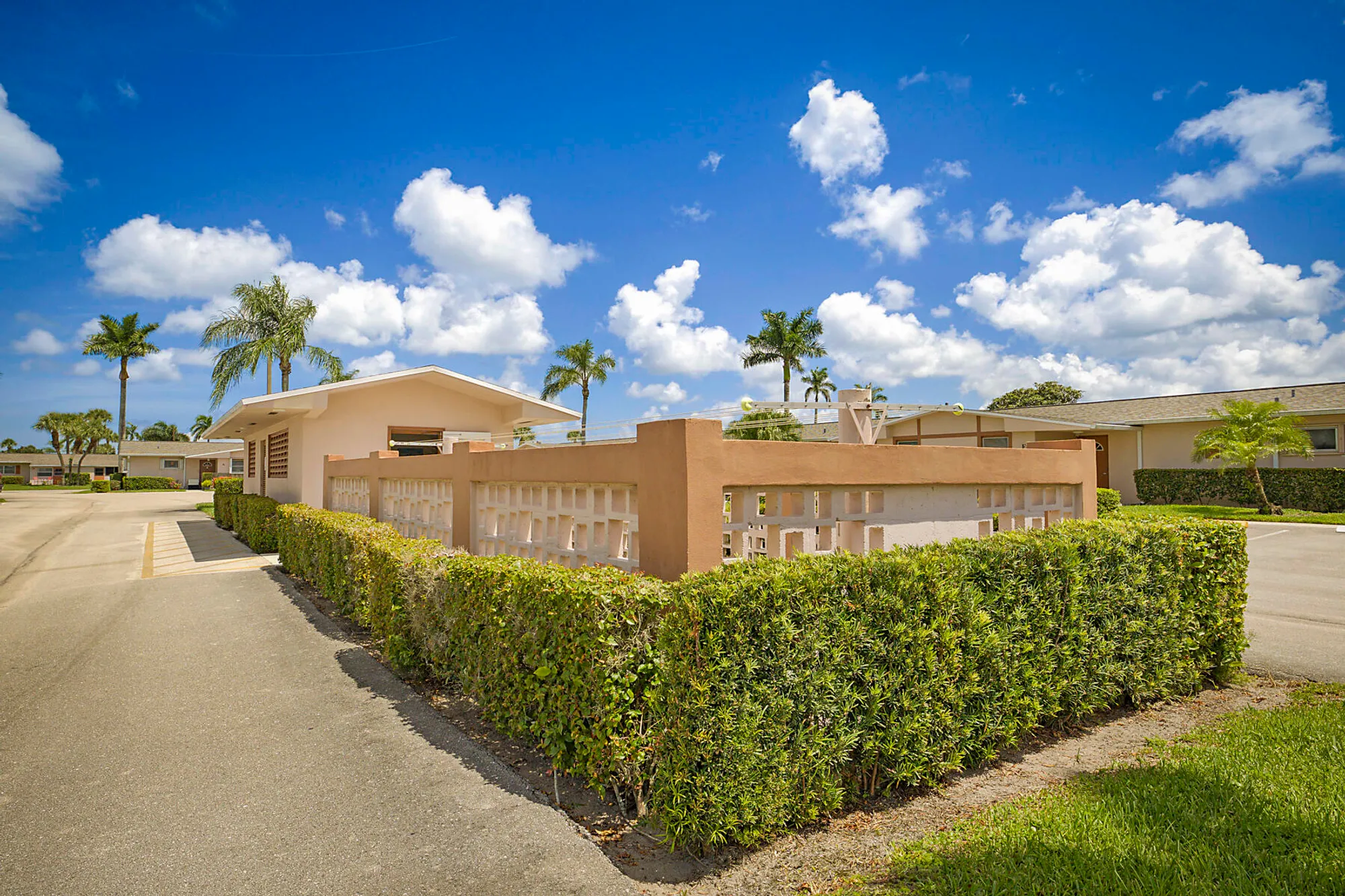 Property Slideshow image 22 of 29 | 2703 dudley dr h, West Palm Beach, FL, 33415