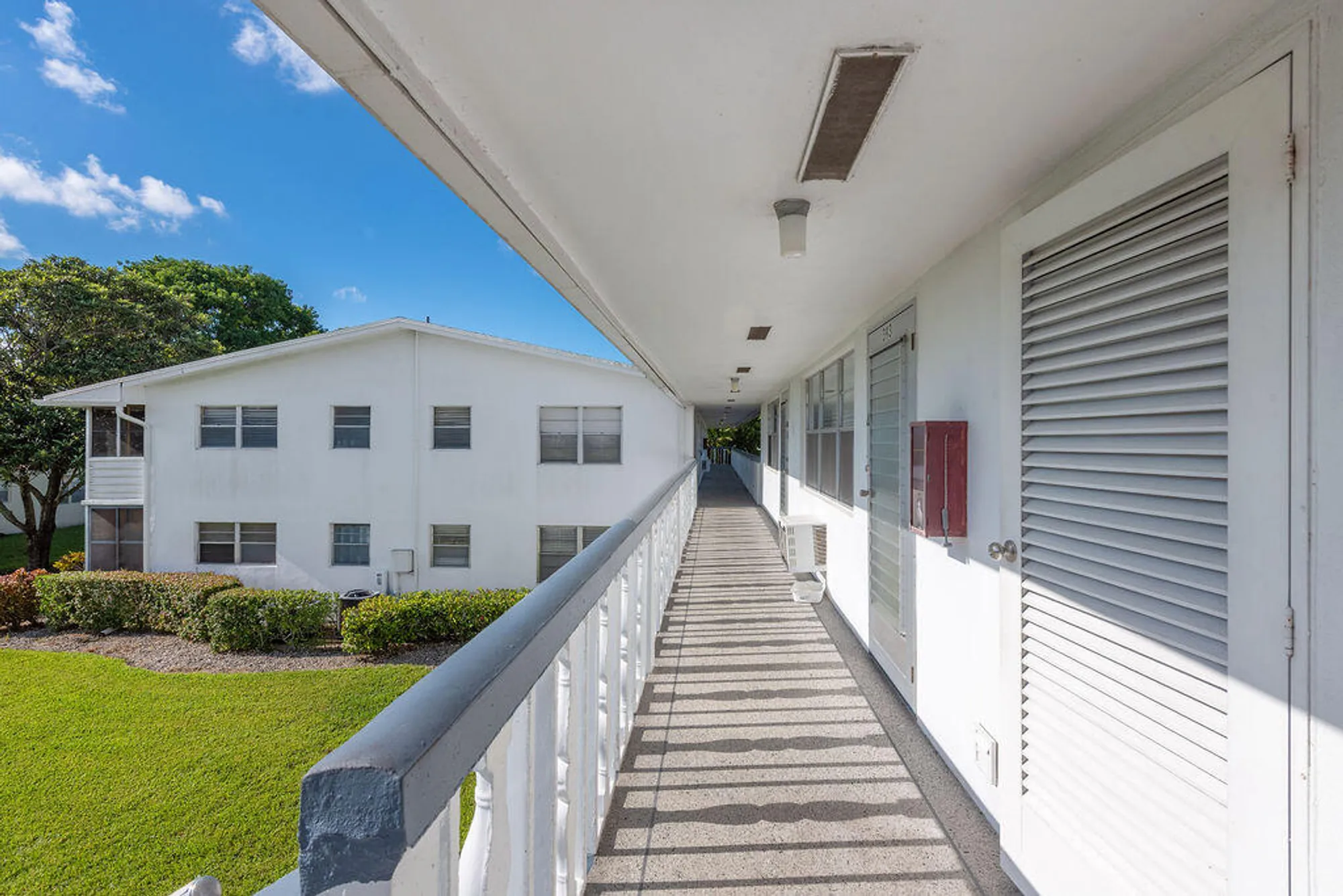 Property Slideshow image 2 of 25 | 393 windsor q q, West Palm Beach, FL, 33417