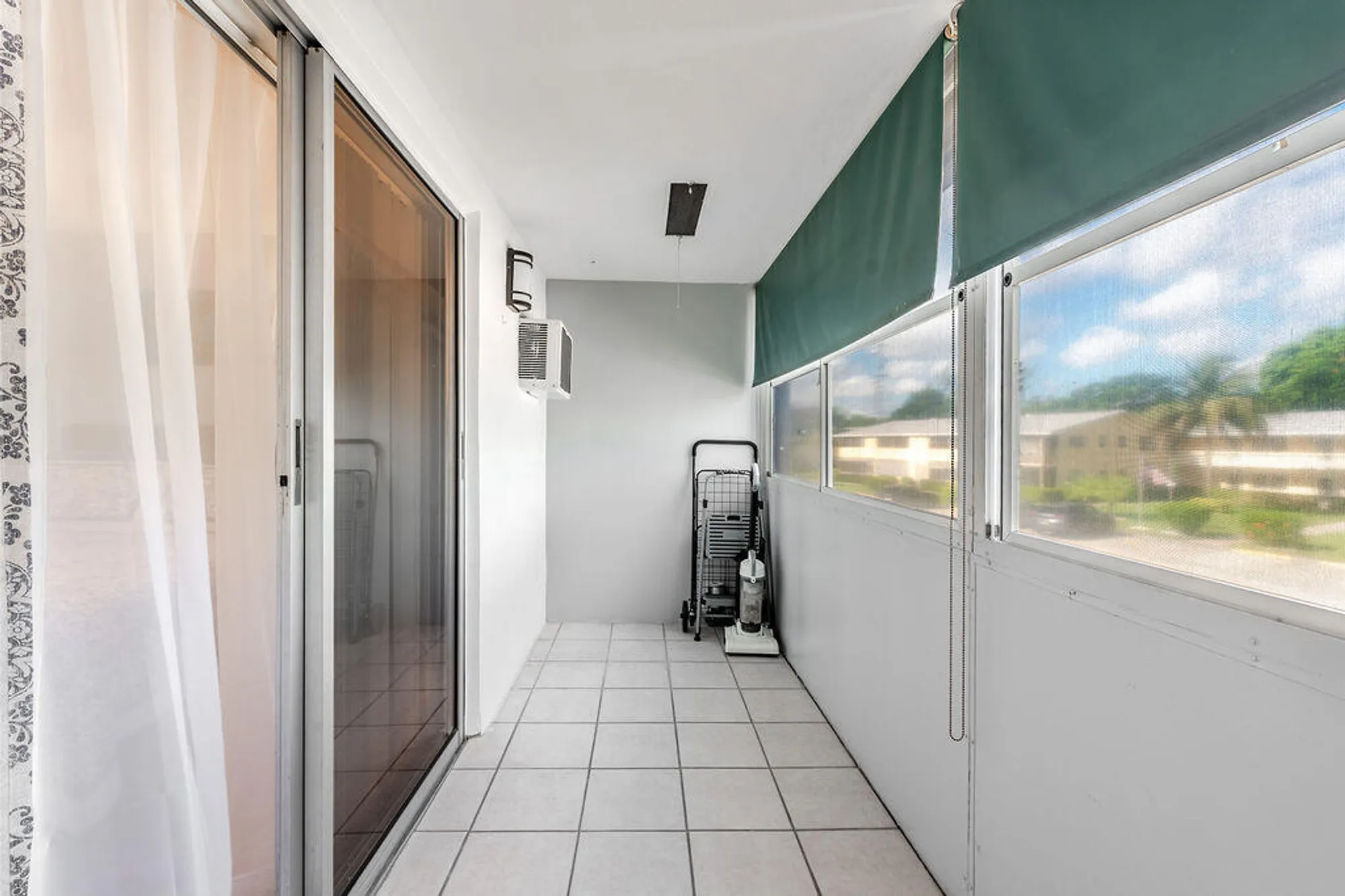 Property Slideshow image 14 of 25 | 393 windsor q q, West Palm Beach, FL, 33417