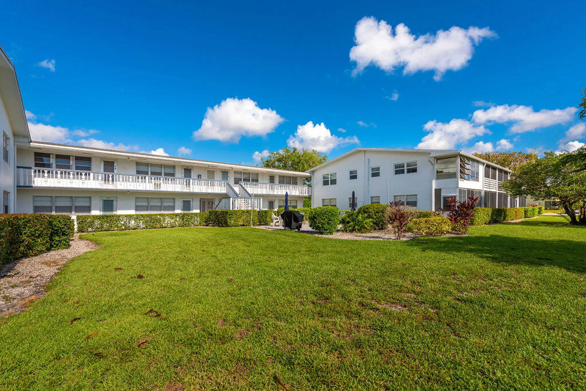 Property Slideshow image 18 of 25 | 393 windsor q q, West Palm Beach, FL, 33417