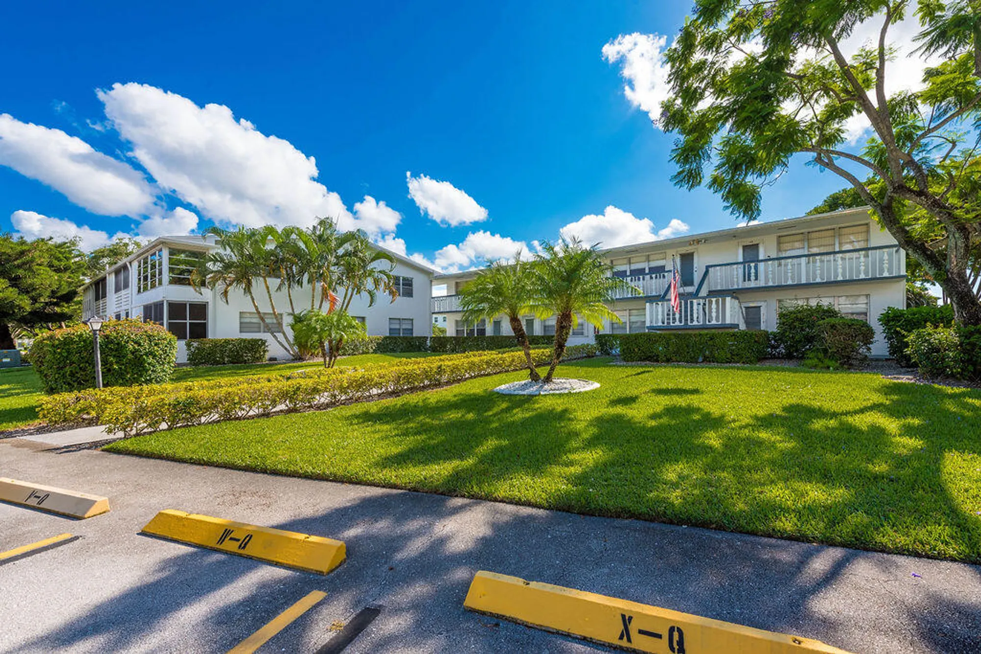 Property Slideshow image 21 of 25 | 393 windsor q q, West Palm Beach, FL, 33417