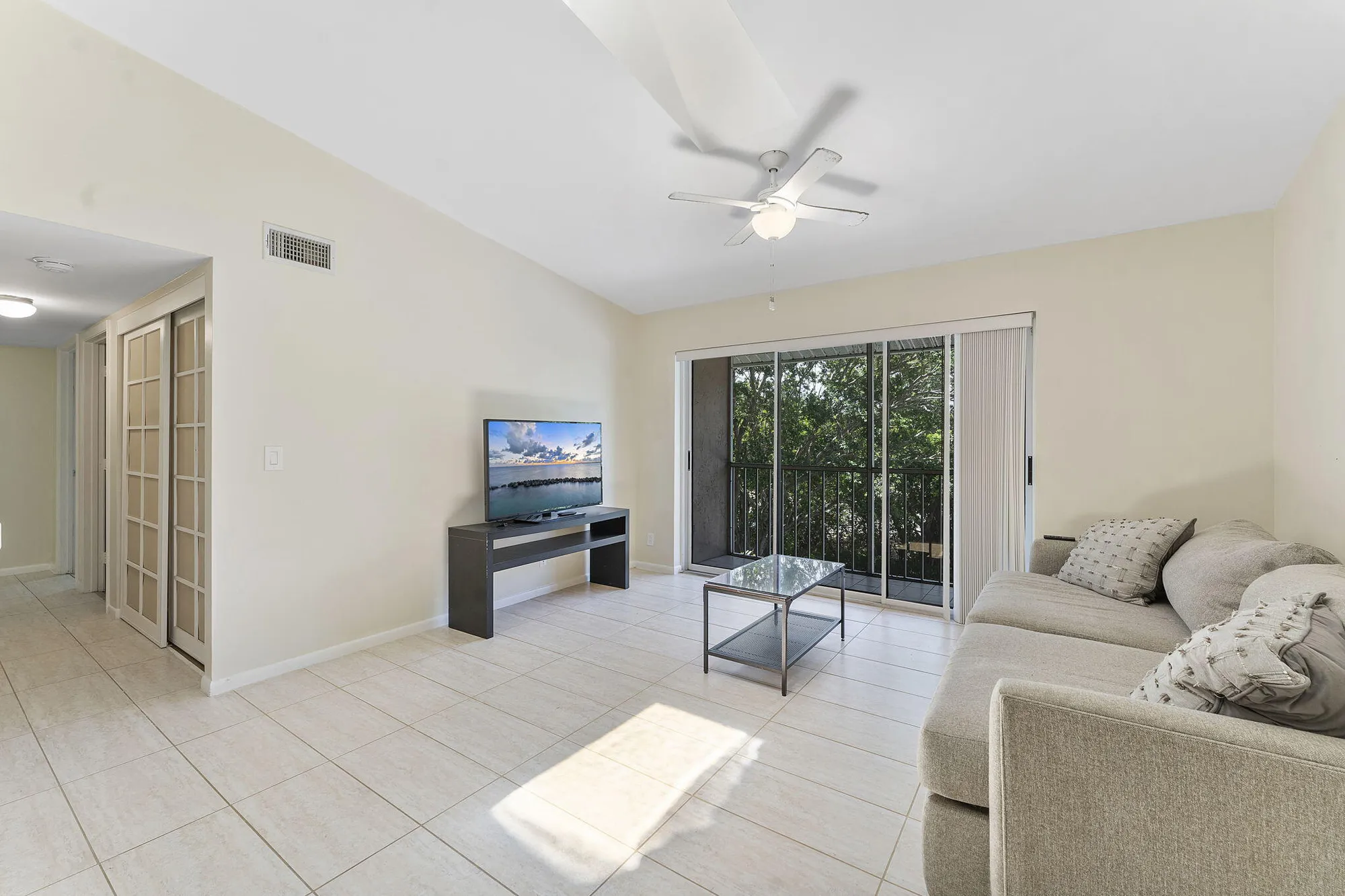 Property Slideshow image 10 of 33 | 13791 oneida dr apt d3, Delray Beach, FL, 33446