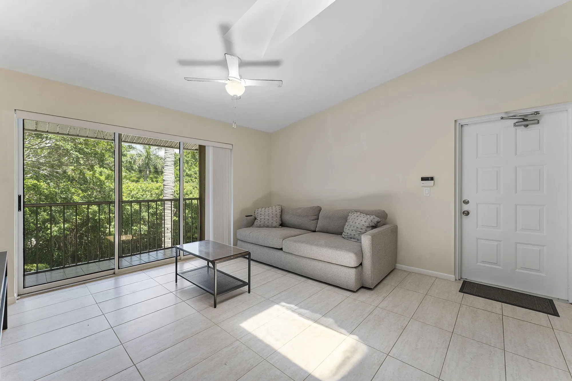 Property Slideshow image 13 of 33 | 13791 oneida dr apt d3, Delray Beach, FL, 33446