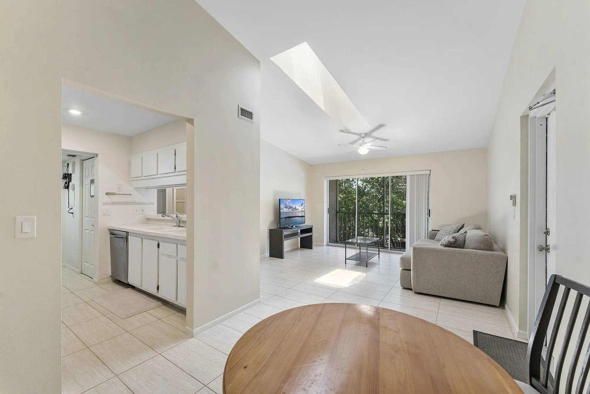 Property Slideshow image 11 of 33 | 13791 oneida dr apt d3, Delray Beach, FL, 33446