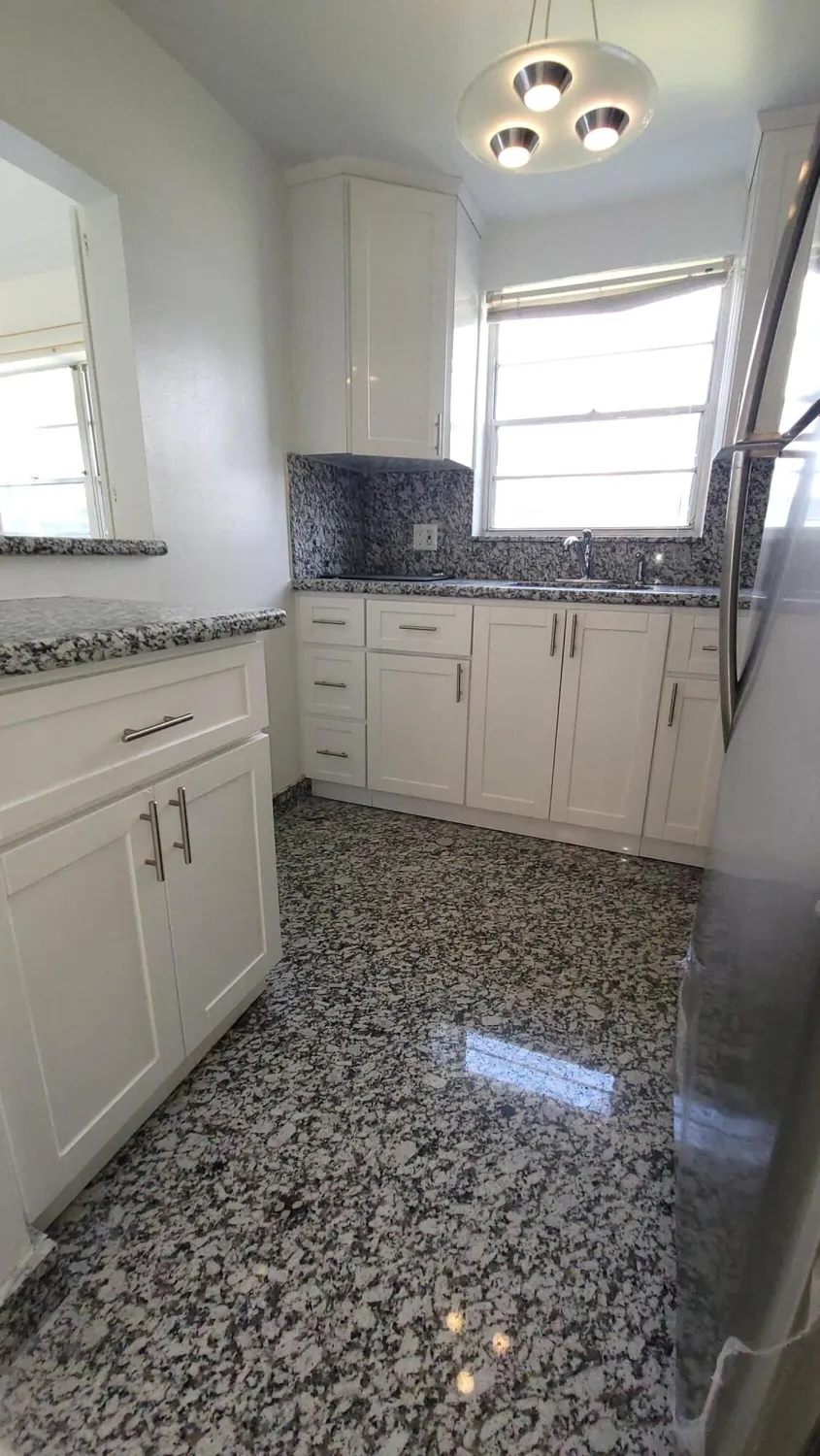 Property Slideshow image 8 of 51 | 405 windsor r, West Palm Beach, FL, 33417