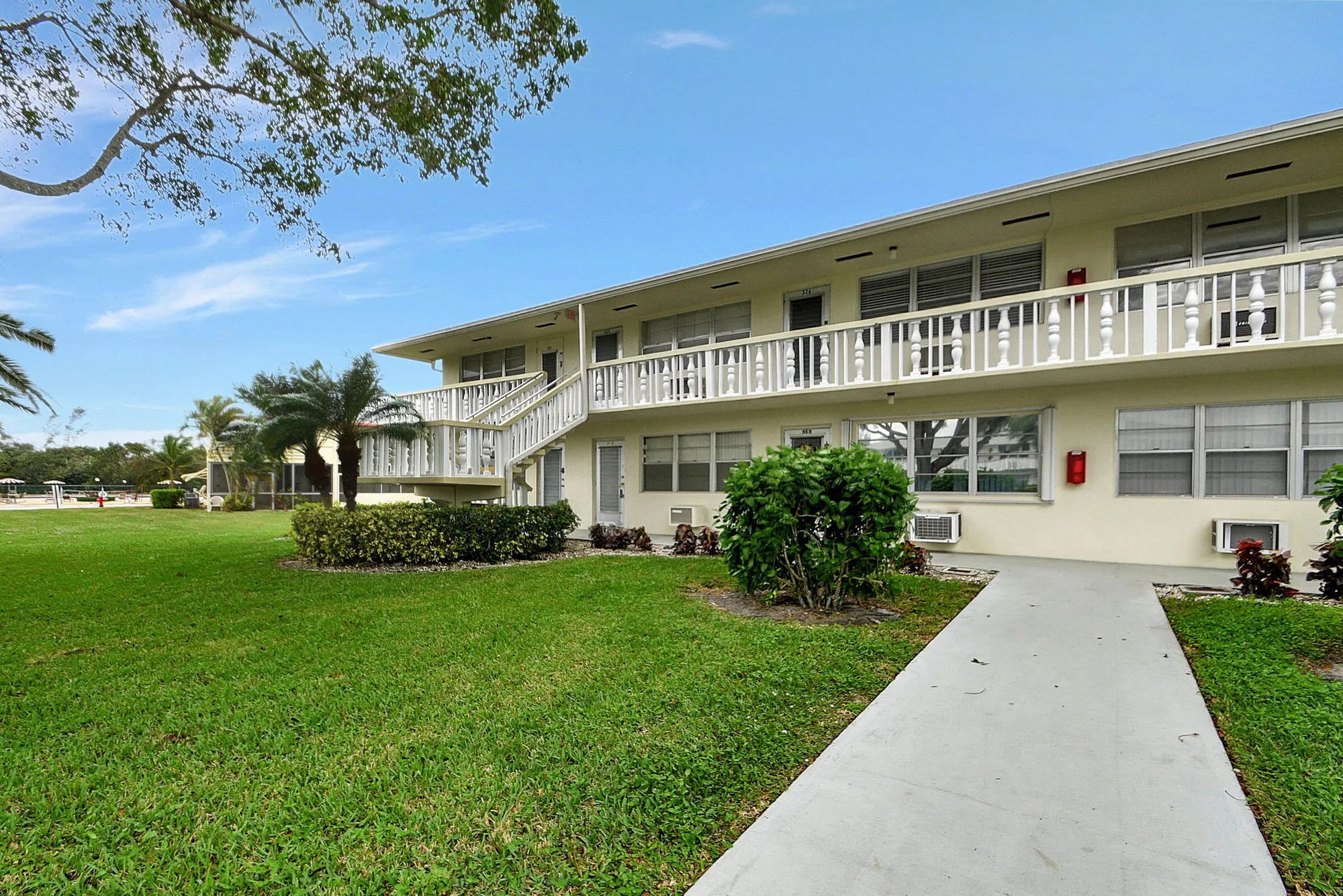 Property Slideshow image 19 of 79 | 326 camden, West Palm Beach, FL, 33417