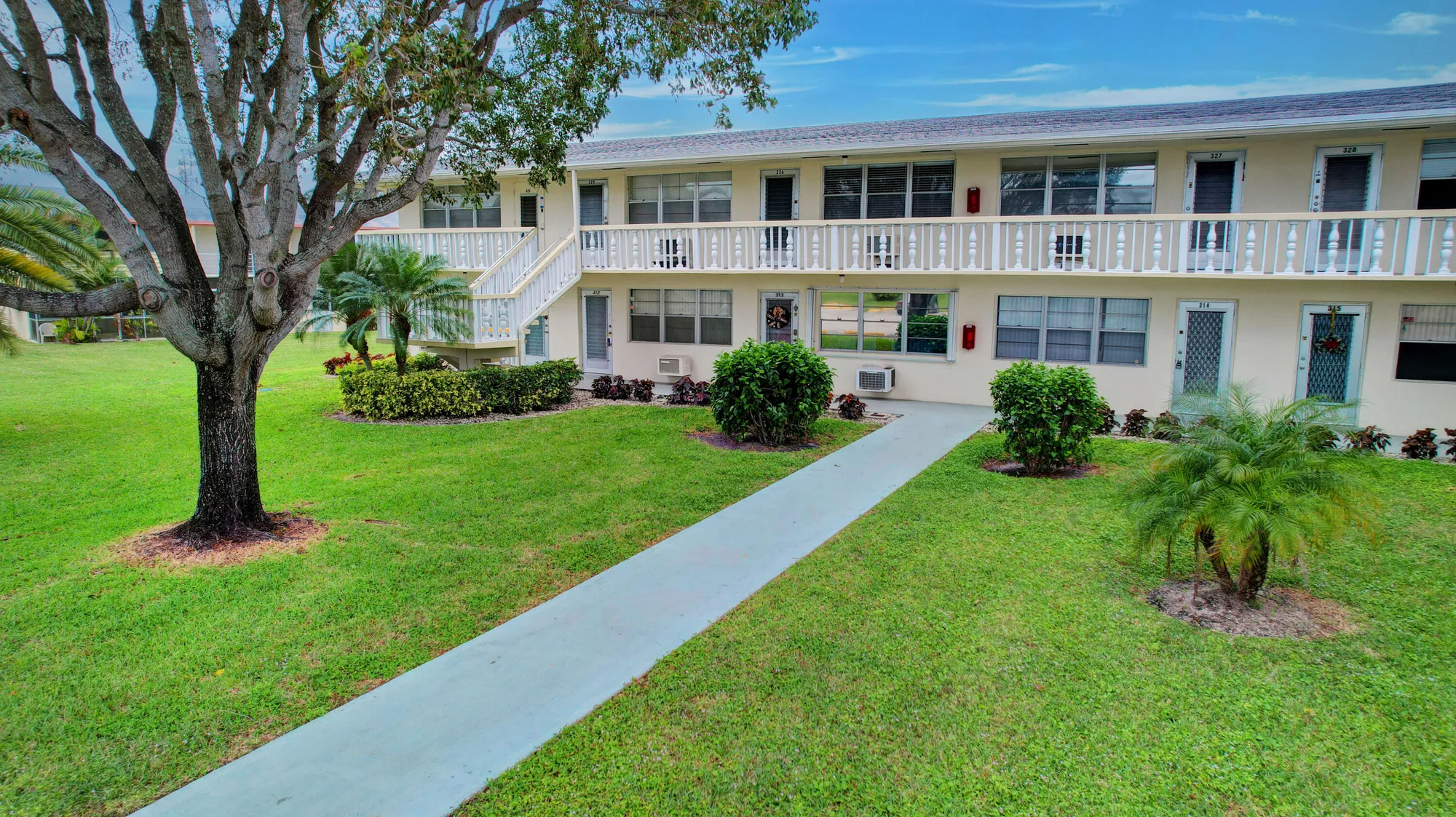 Property Slideshow image 22 of 79 | 326 camden, West Palm Beach, FL, 33417