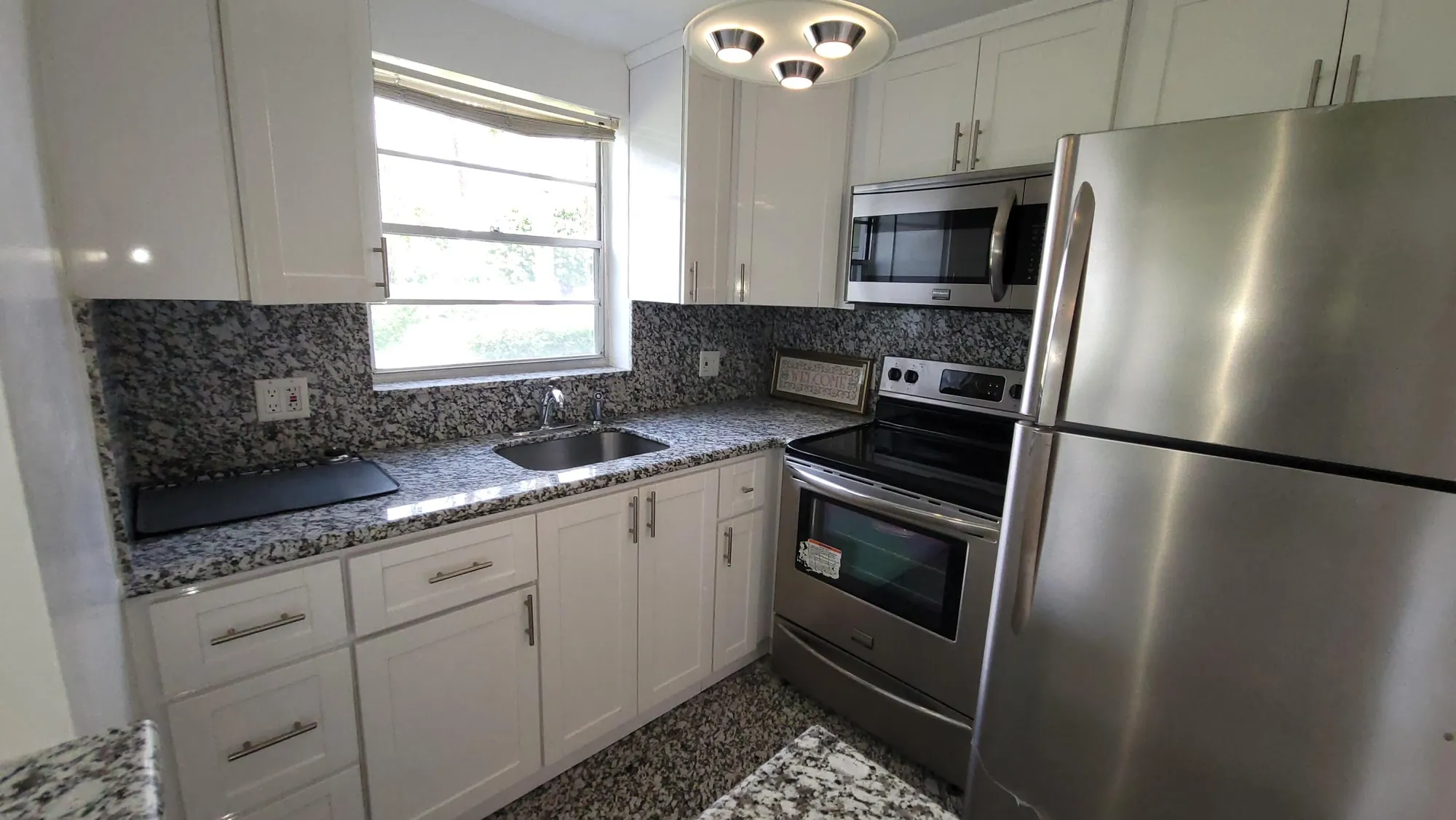 Property Slideshow image 5 of 51 | 405 windsor r, West Palm Beach, FL, 33417