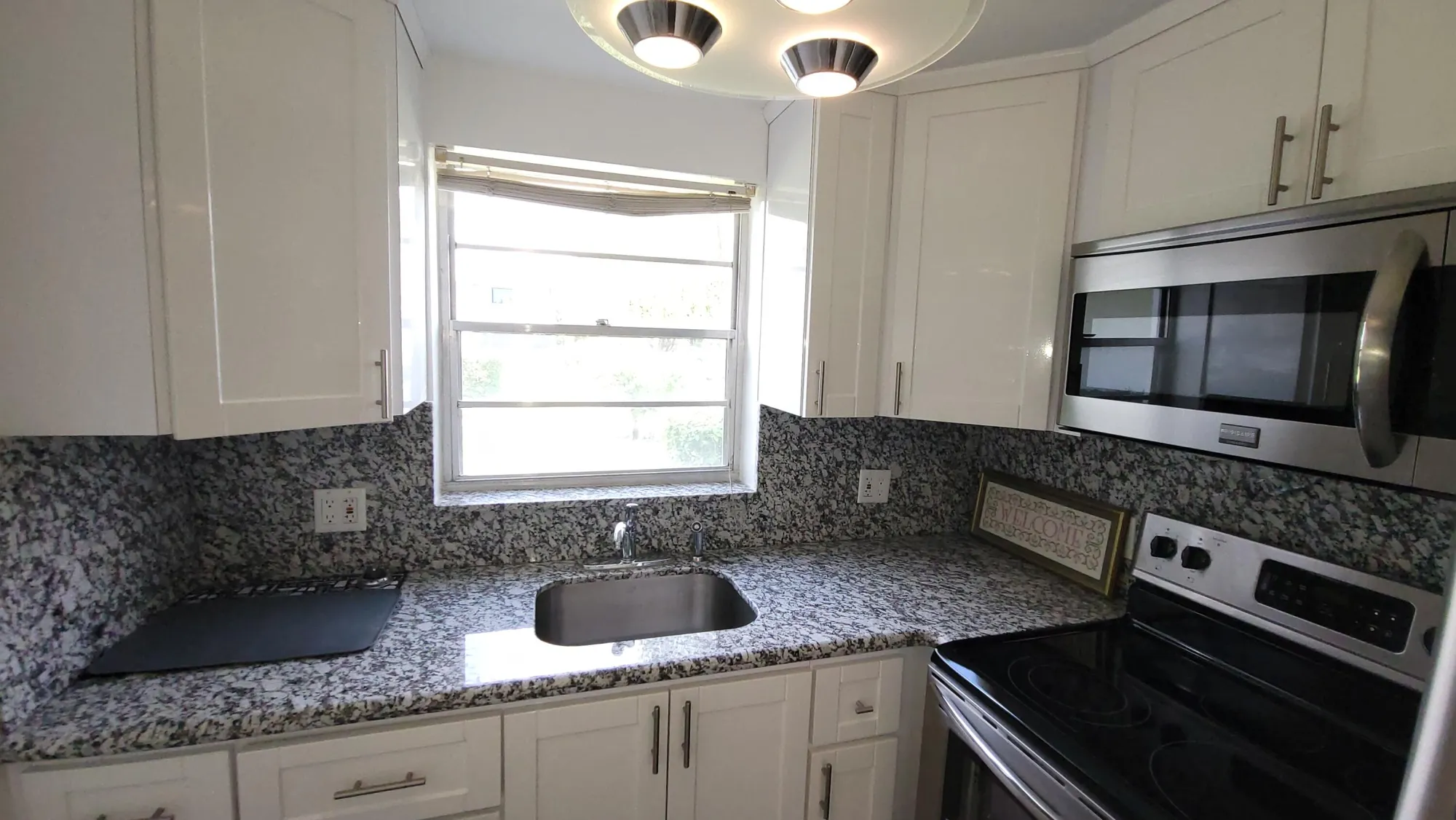 Property Slideshow image 7 of 51 | 405 windsor r, West Palm Beach, FL, 33417