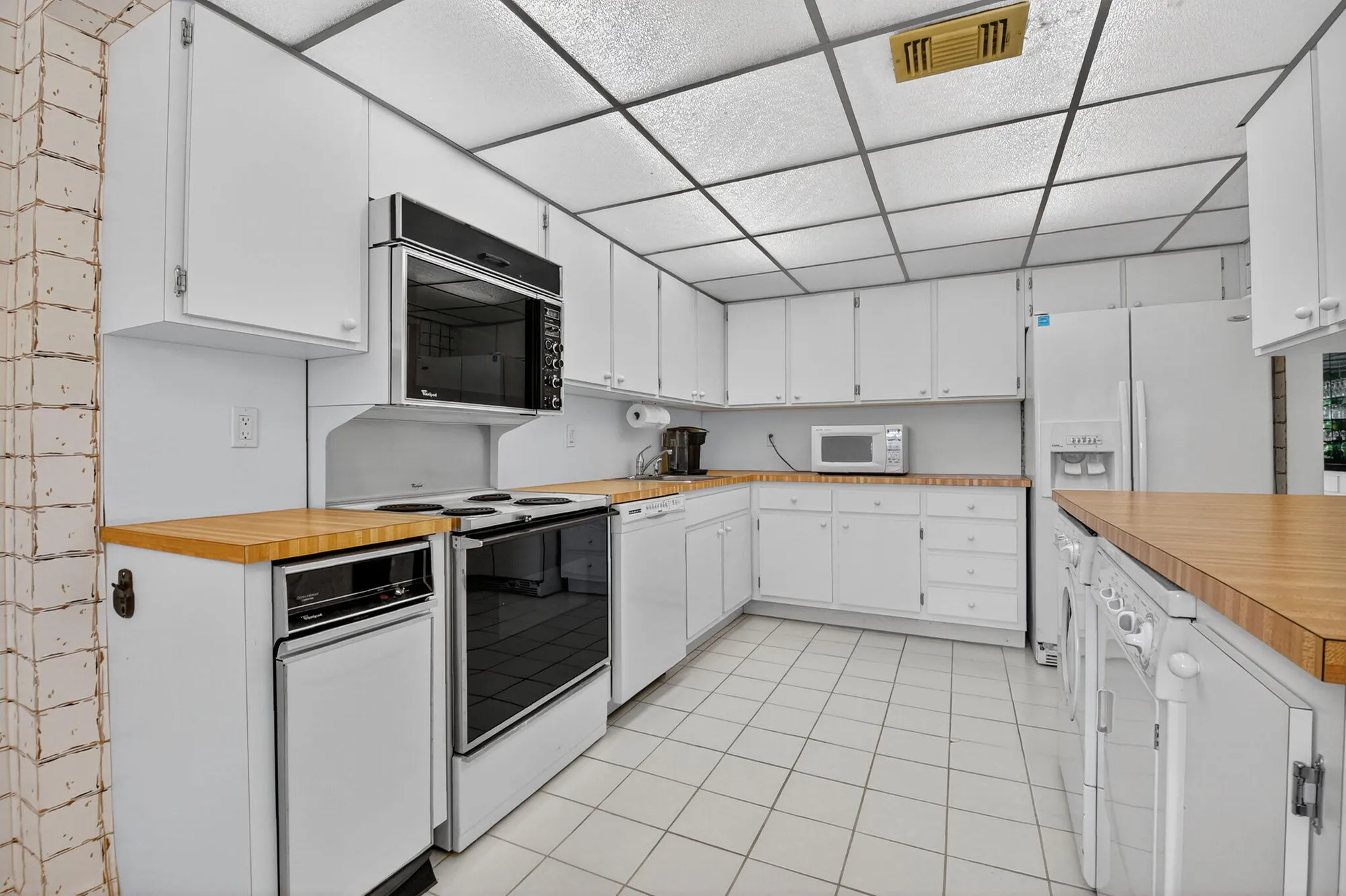 Property Slideshow image 13 of 92 | 34 westgate ln b, Boynton Beach, FL, 33436