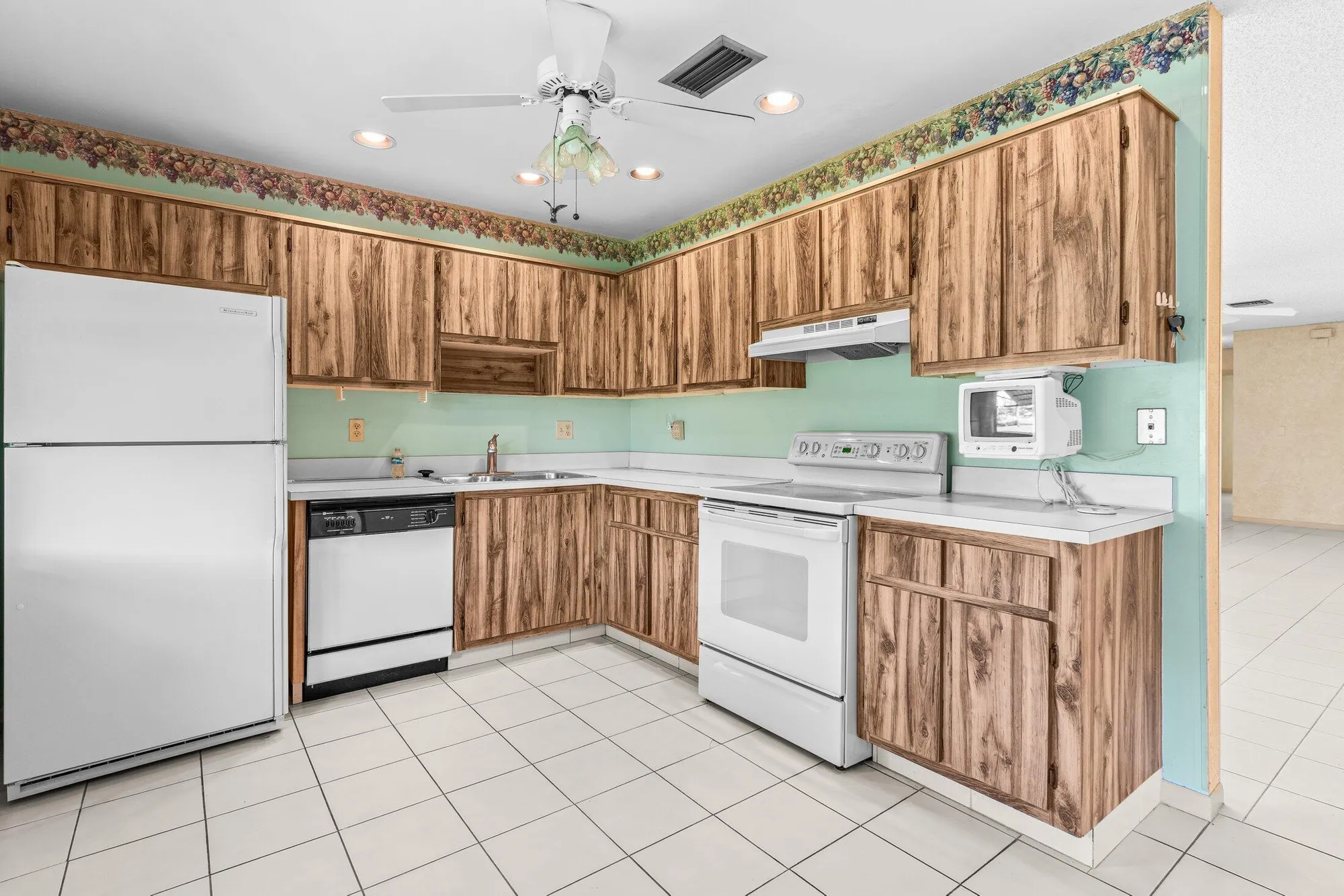 Property Slideshow image 12 of 38 | 1736 palmland dr, Boynton Beach, FL, 33436