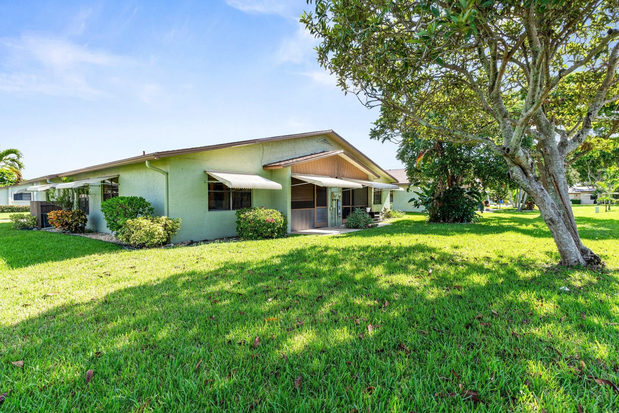 Property Slideshow image 5 of 38 | 1736 palmland dr, Boynton Beach, FL, 33436