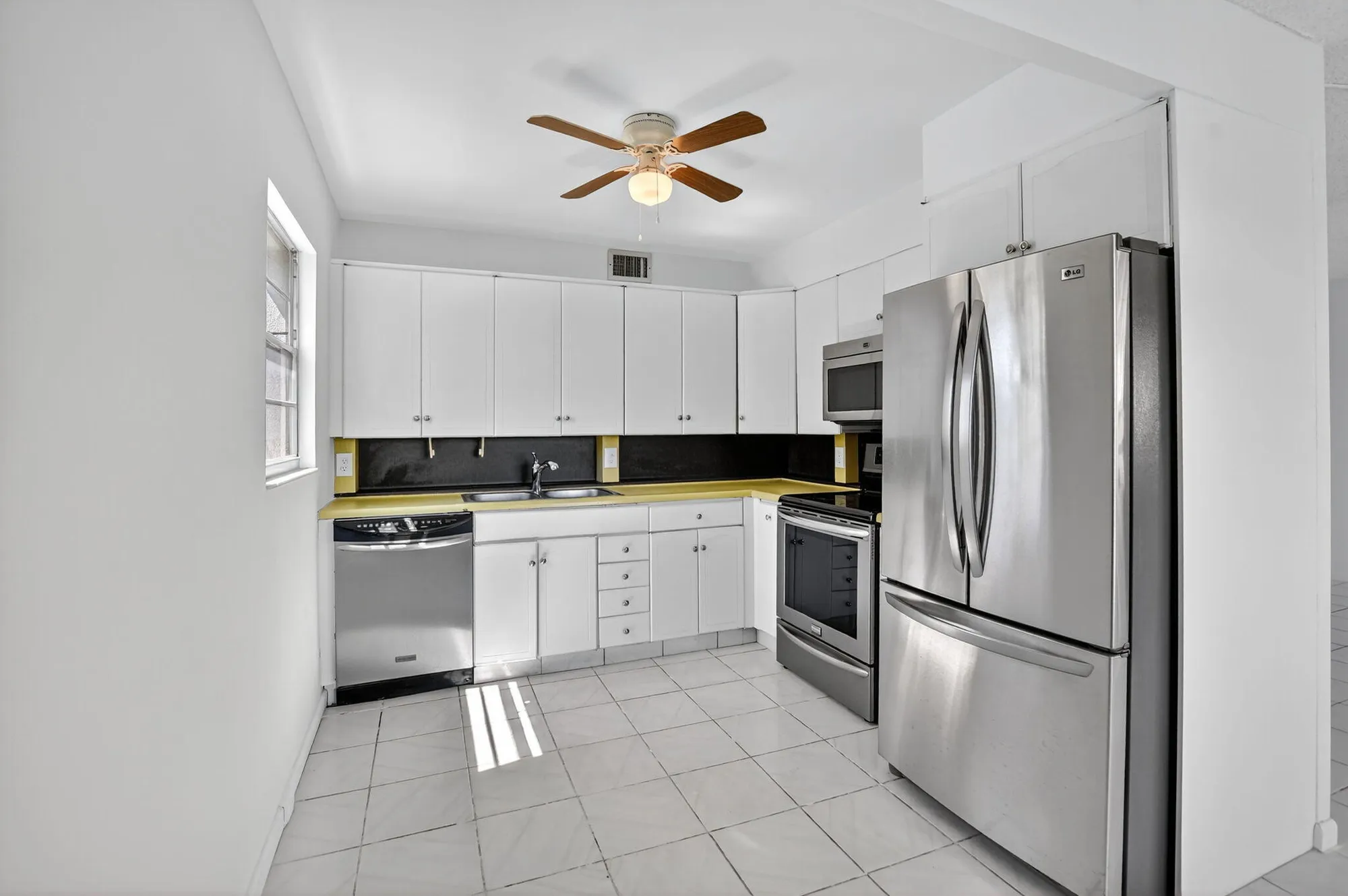 Property Slideshow image 11 of 42 | 3036 oakridge d, Deerfield Beach, FL, 33442