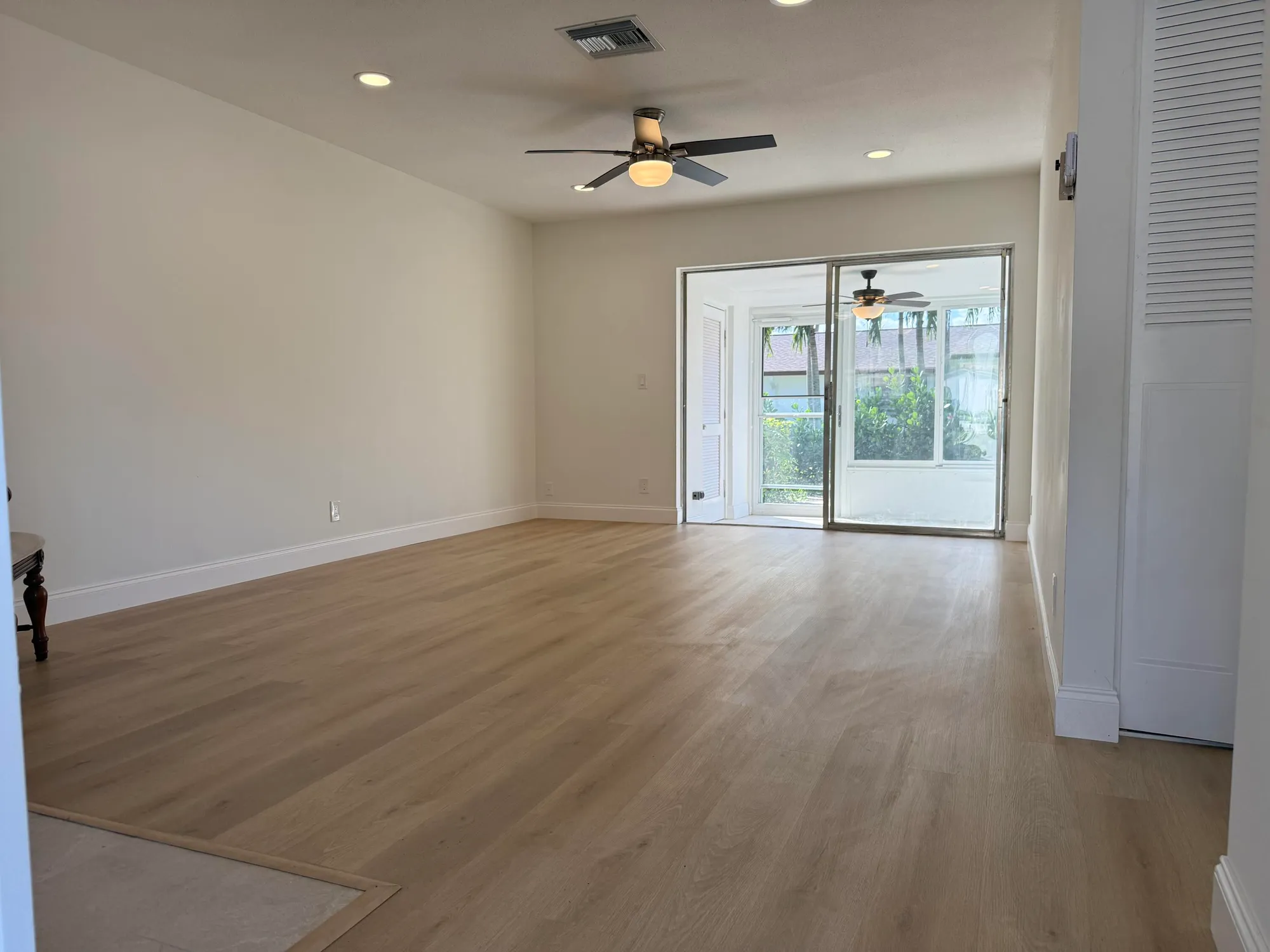 Property Slideshow image 10 of 45 | 2920 crosley dr m, West Palm Beach, FL, 33415