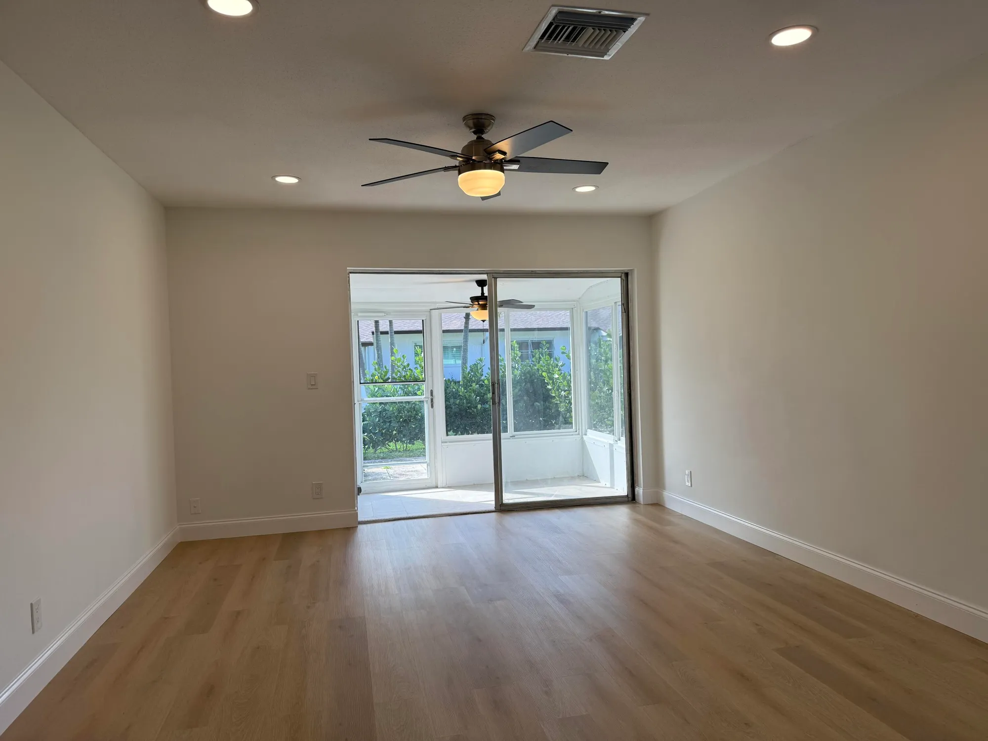 Property Slideshow image 19 of 45 | 2920 crosley dr m, West Palm Beach, FL, 33415