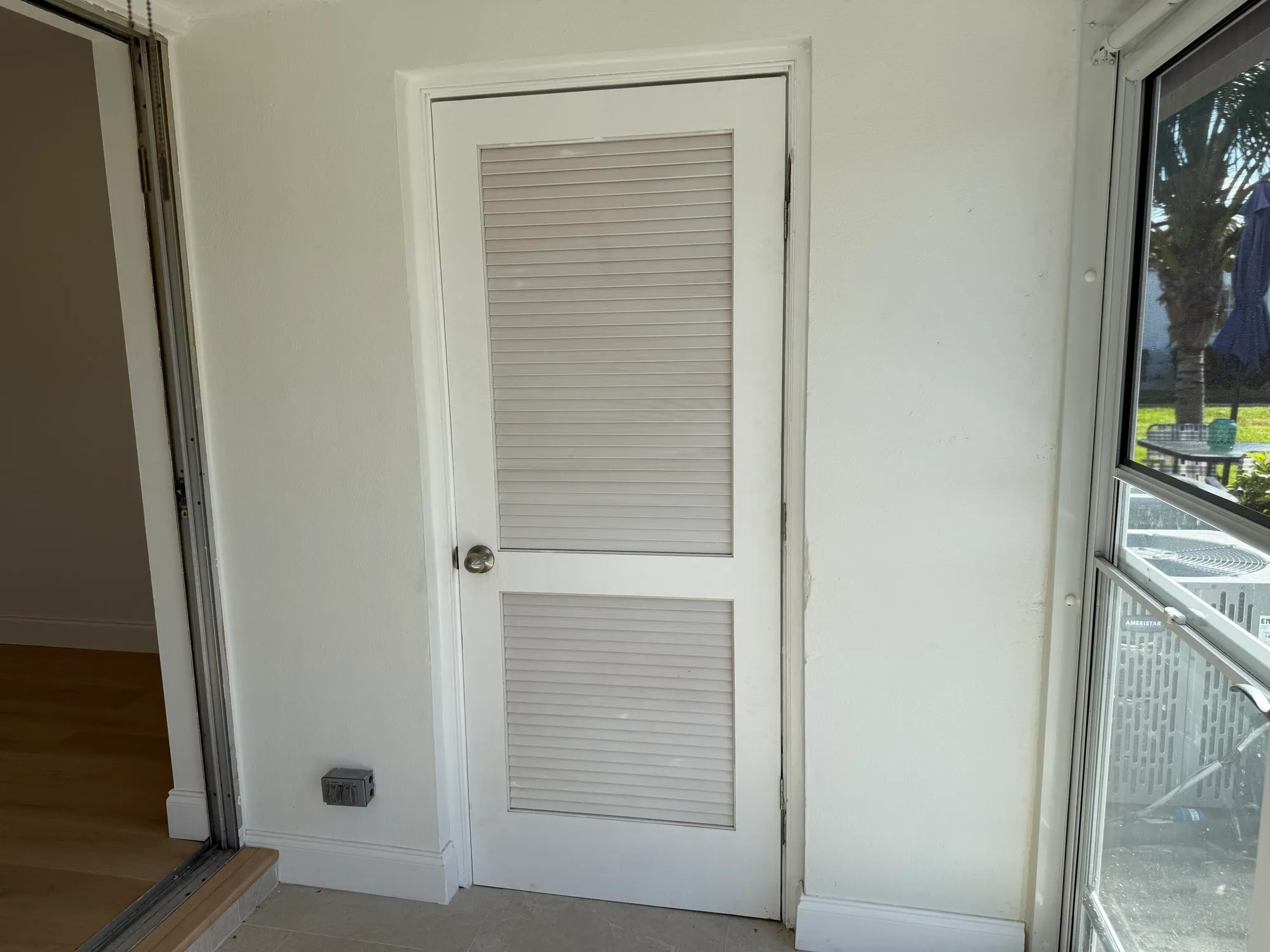 Property Slideshow image 22 of 45 | 2920 crosley dr m, West Palm Beach, FL, 33415