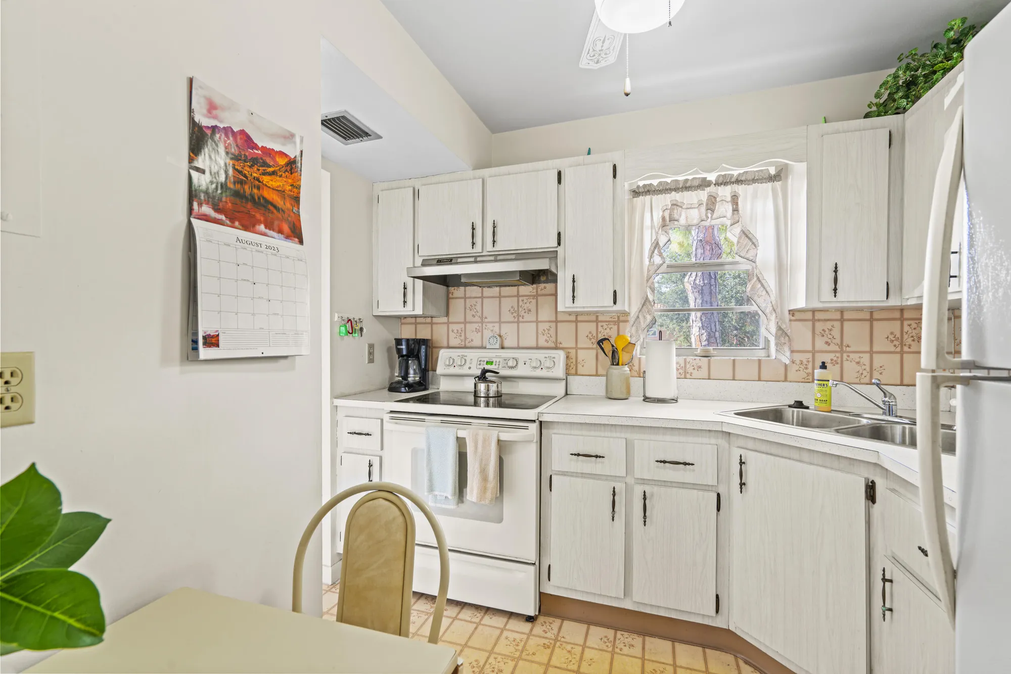 Property Slideshow image 5 of 28 | 1923 sw palm city rd h, Stuart, FL, 34994