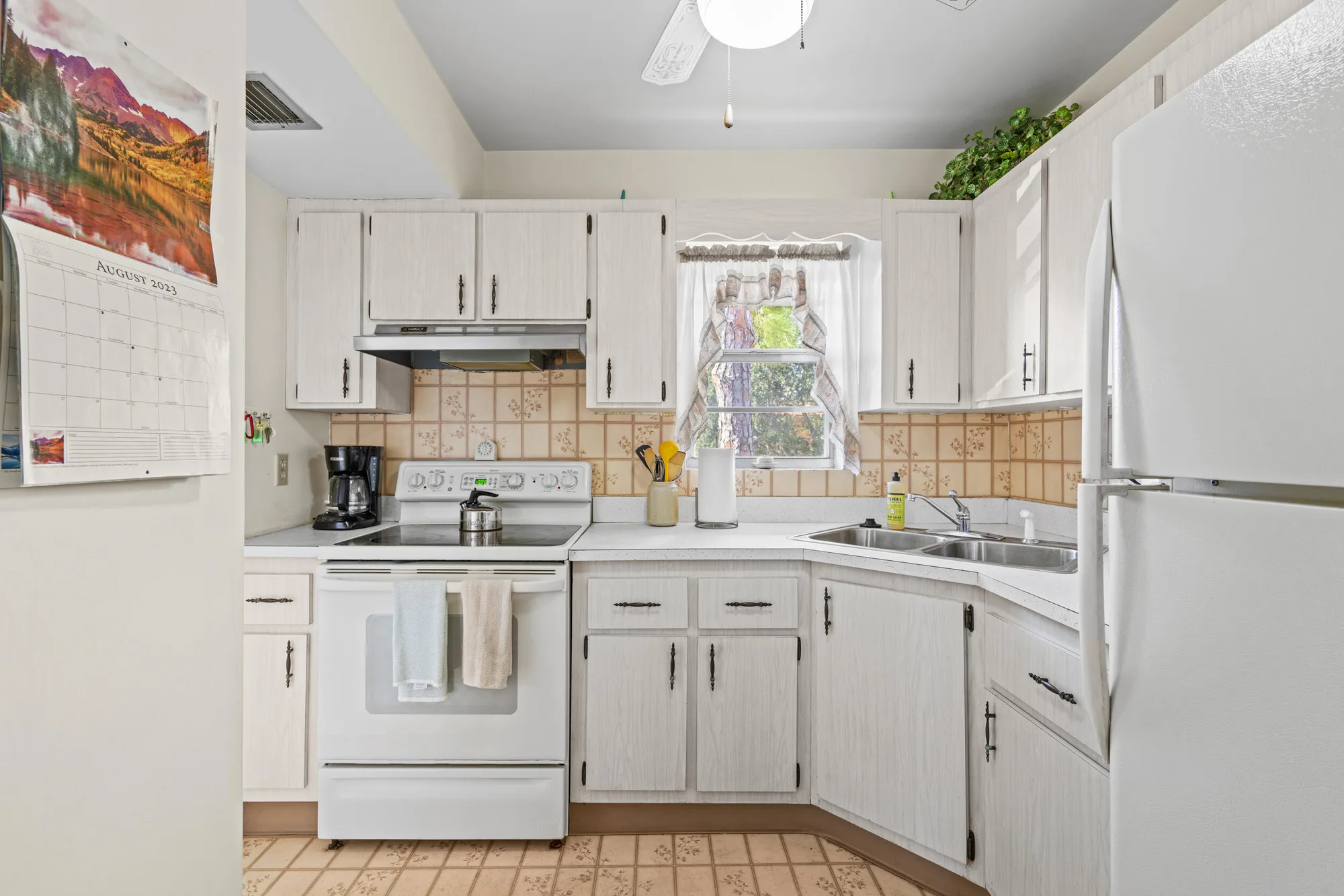 Property Slideshow image 6 of 28 | 1923 sw palm city rd h, Stuart, FL, 34994