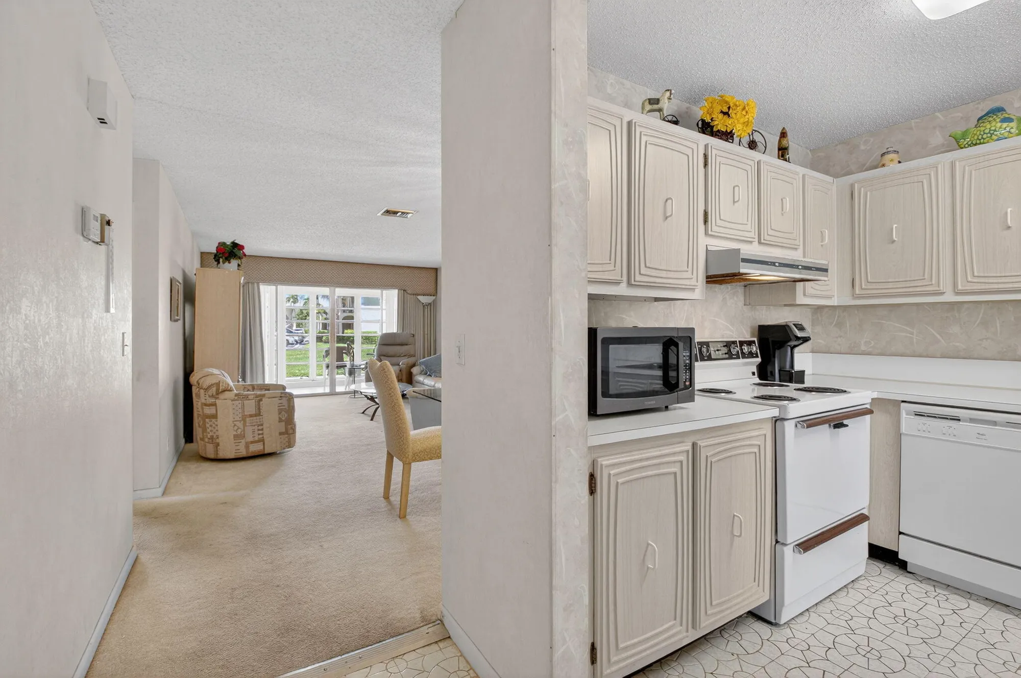 Property Slideshow image 7 of 55 | 13761 flora pl a, Delray Beach, FL, 33484