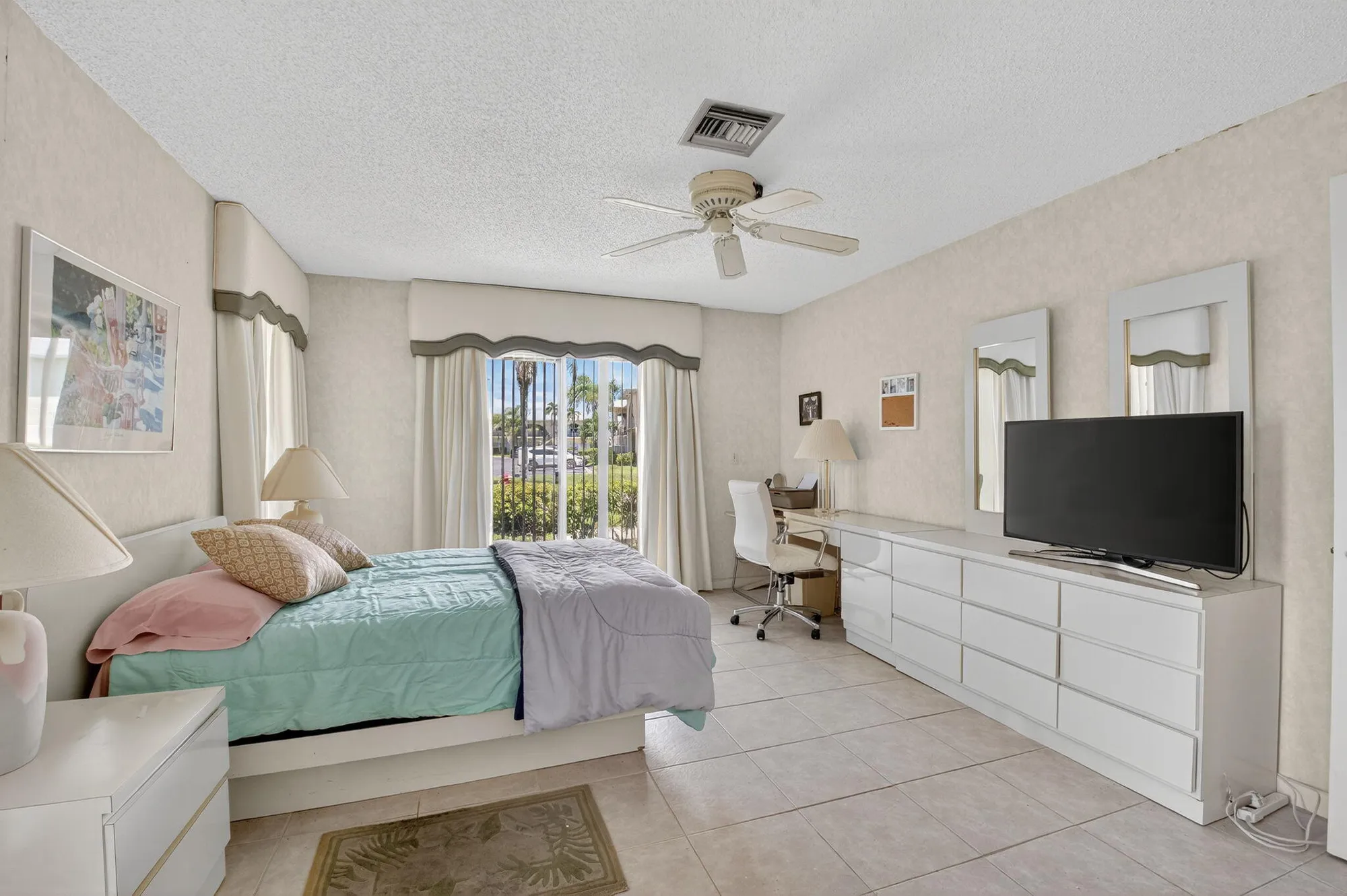 Property Slideshow image 26 of 55 | 13761 flora pl a, Delray Beach, FL, 33484