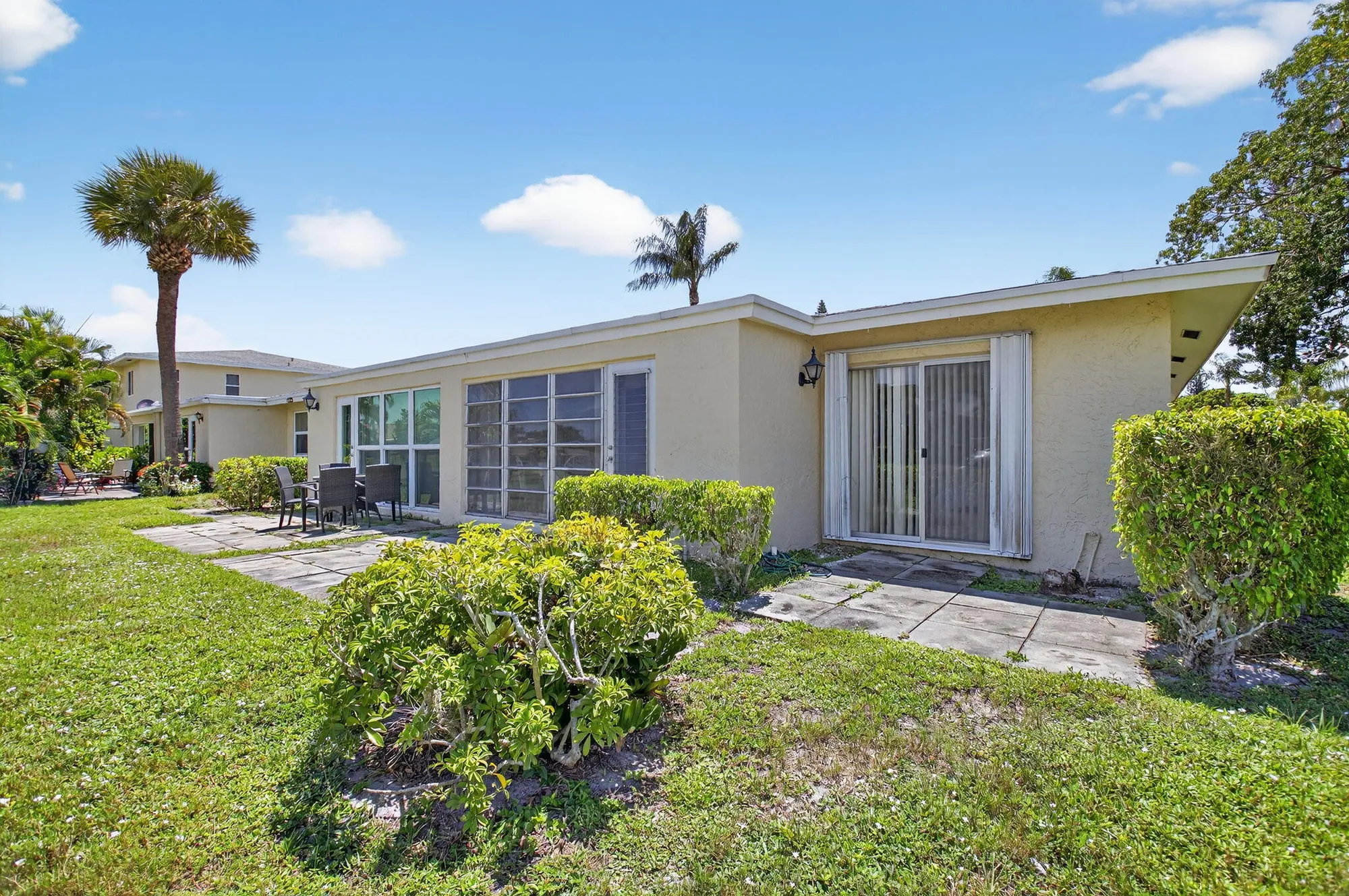 Property Slideshow image 35 of 55 | 13761 flora pl a, Delray Beach, FL, 33484