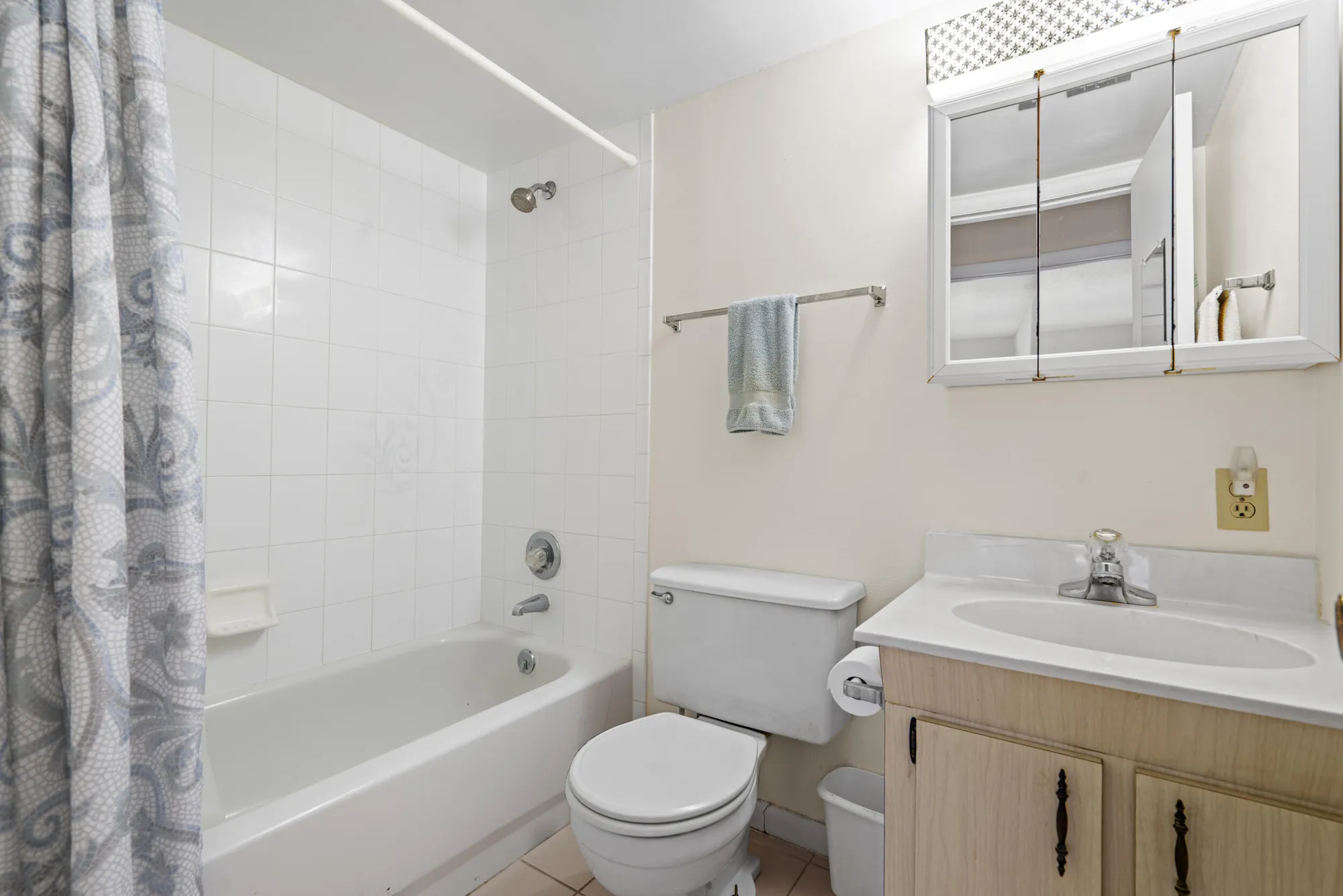 Property Slideshow image 14 of 28 | 1923 sw palm city rd h, Stuart, FL, 34994