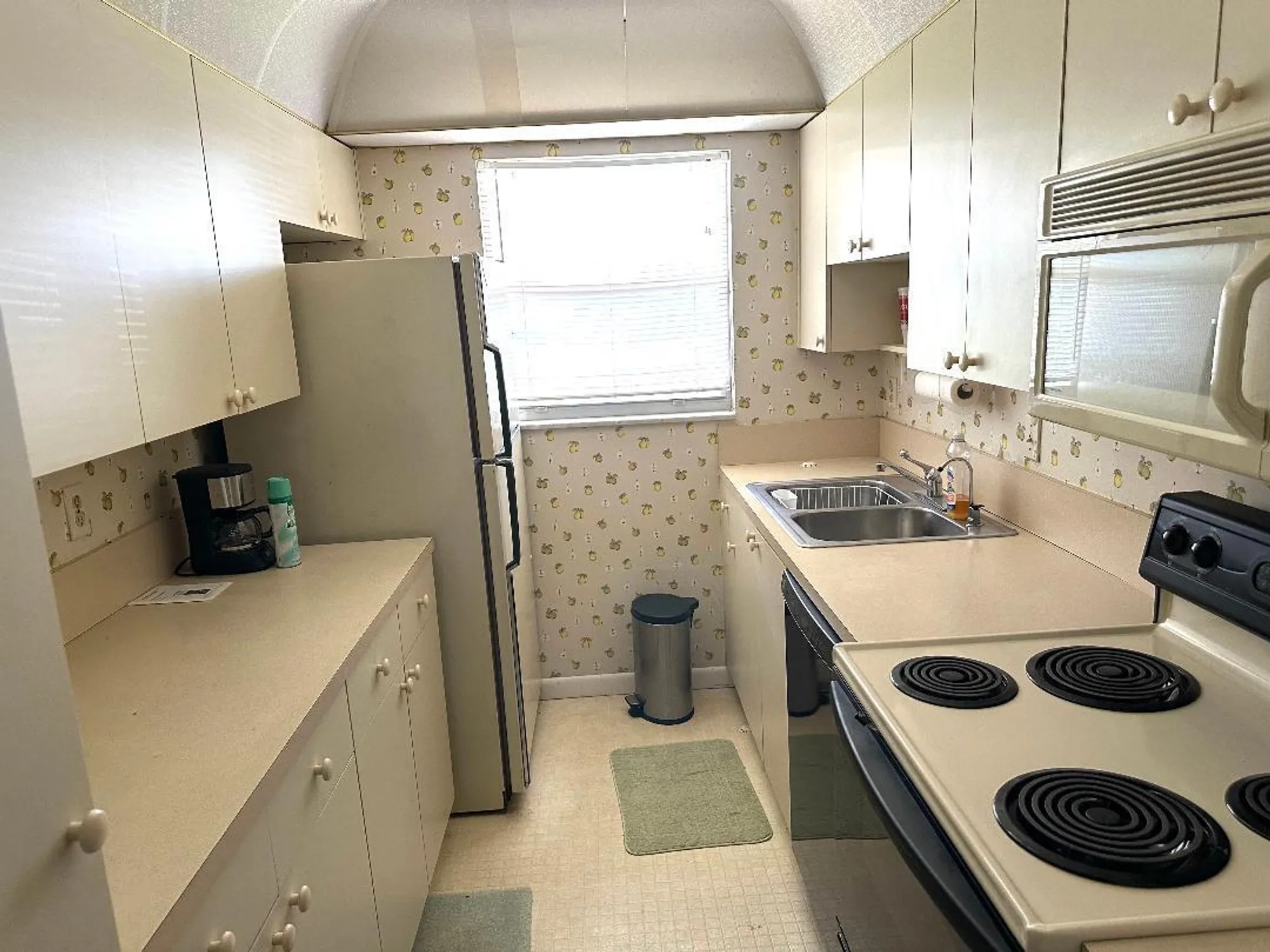 Property Slideshow image 10 of 14 | 135 south blvd a, Boynton Beach, FL, 33435