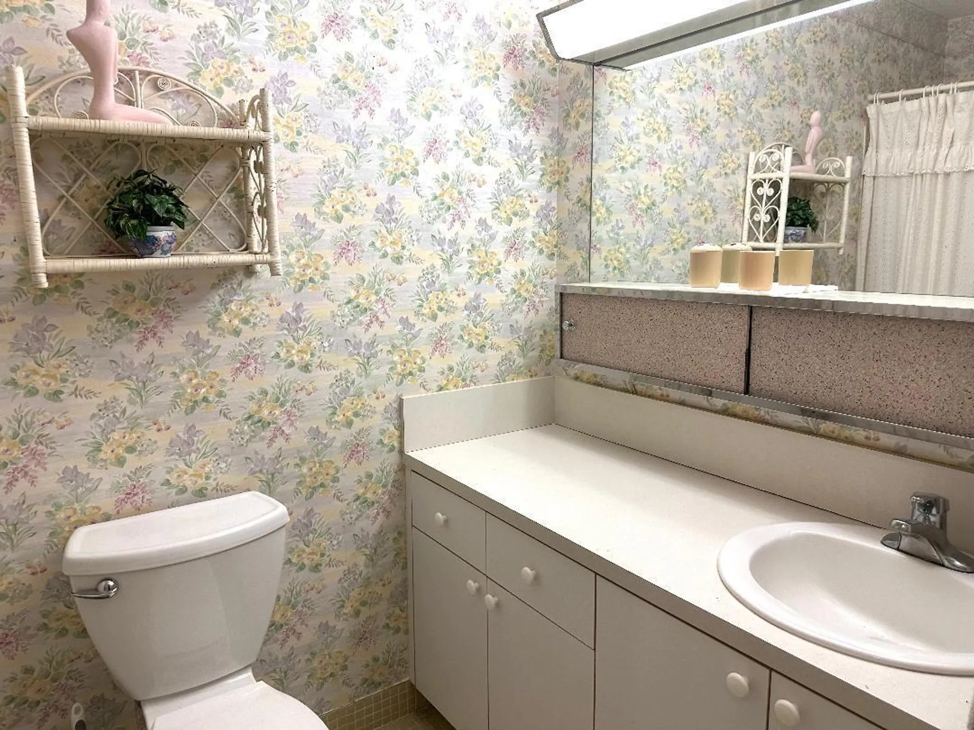 Property Slideshow image 13 of 14 | 135 south blvd a, Boynton Beach, FL, 33435