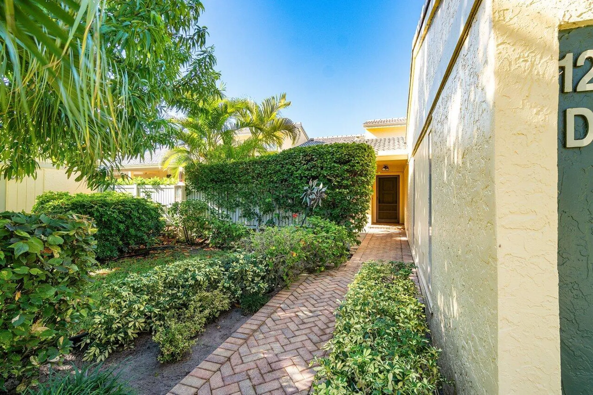 Property Slideshow image 5 of 64 | 12 eastgate dr d, Boynton Beach, FL, 33436