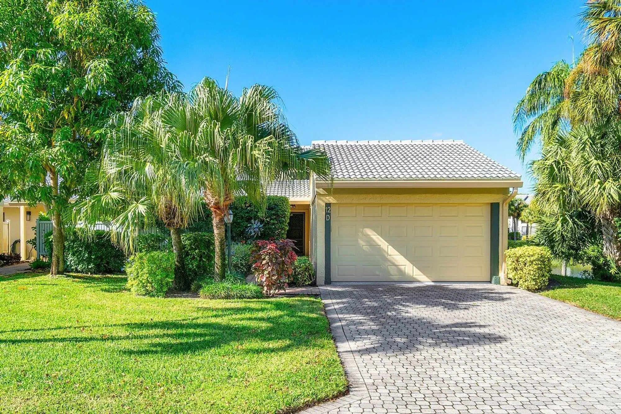 Property Slideshow image 2 of 64 | 12 eastgate dr d, Boynton Beach, FL, 33436