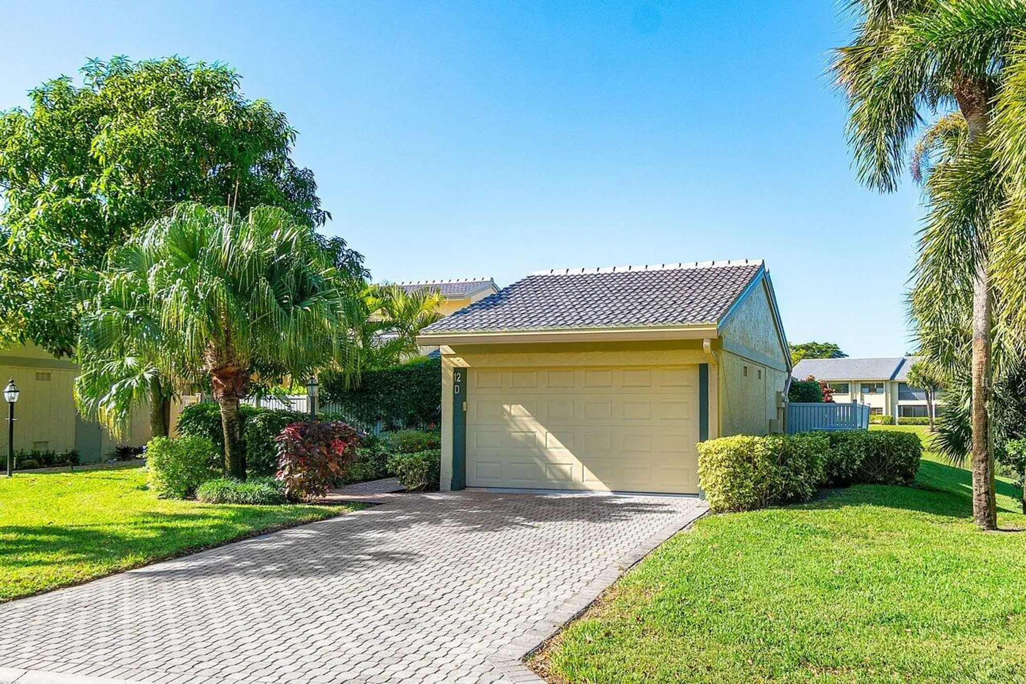 Property Slideshow image 3 of 64 | 12 eastgate dr d, Boynton Beach, FL, 33436