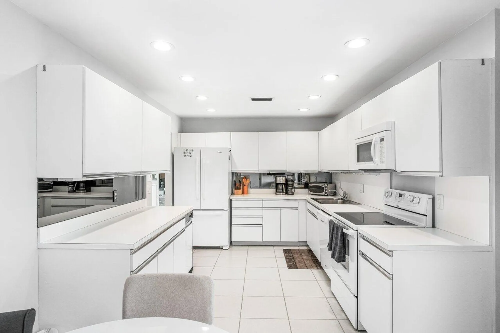 Property Slideshow image 19 of 64 | 12 eastgate dr d, Boynton Beach, FL, 33436