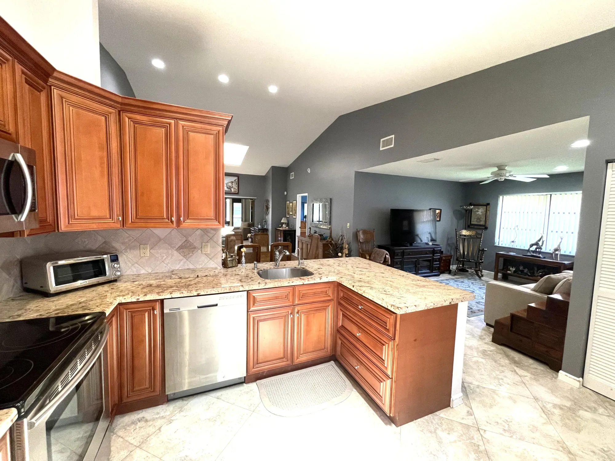 Property Slideshow image 6 of 62 | 6141 sunny pointe cir b, Delray Beach, FL, 33484