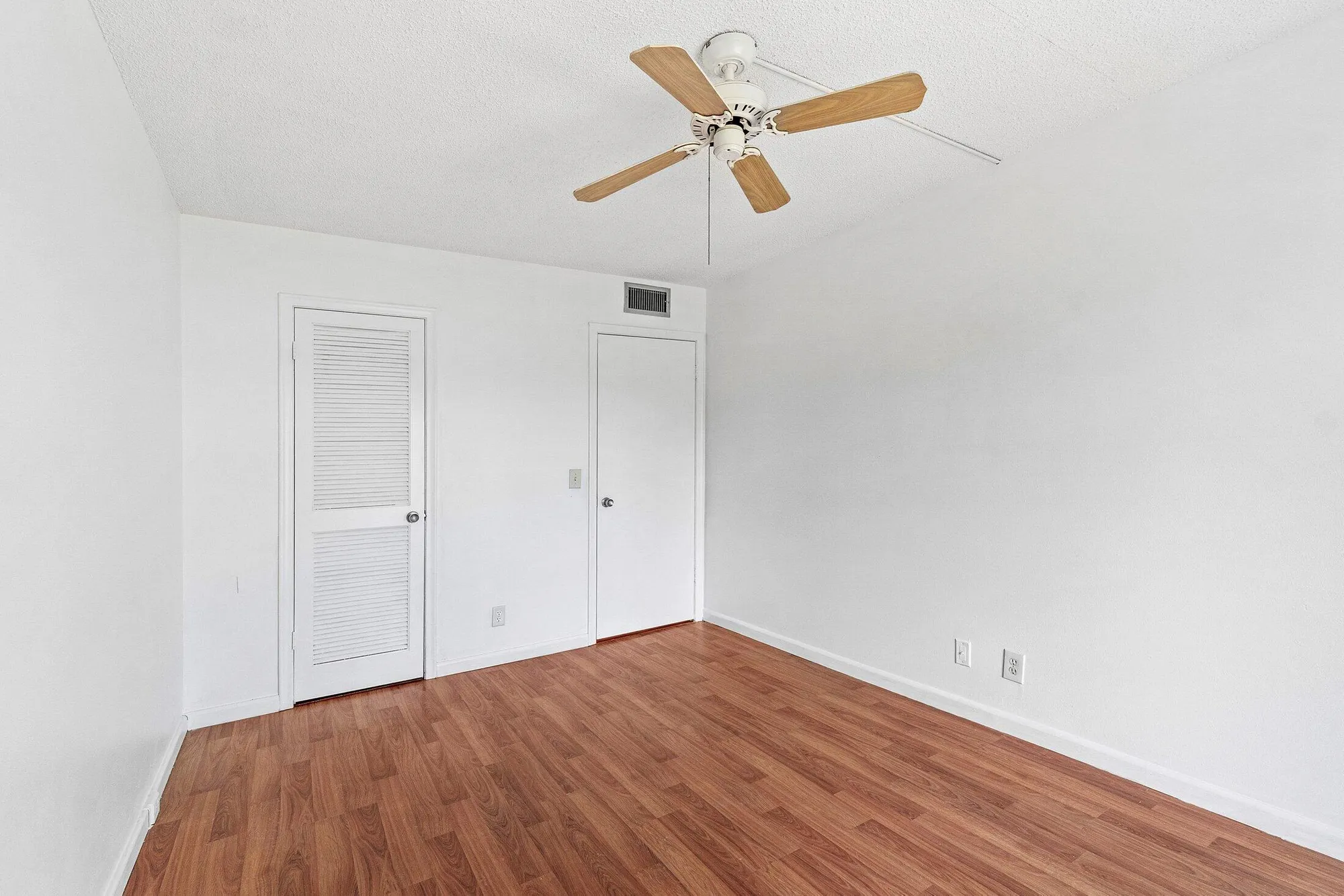 Property Slideshow image 13 of 32 | 354 chatham r, West Palm Beach, FL, 33417