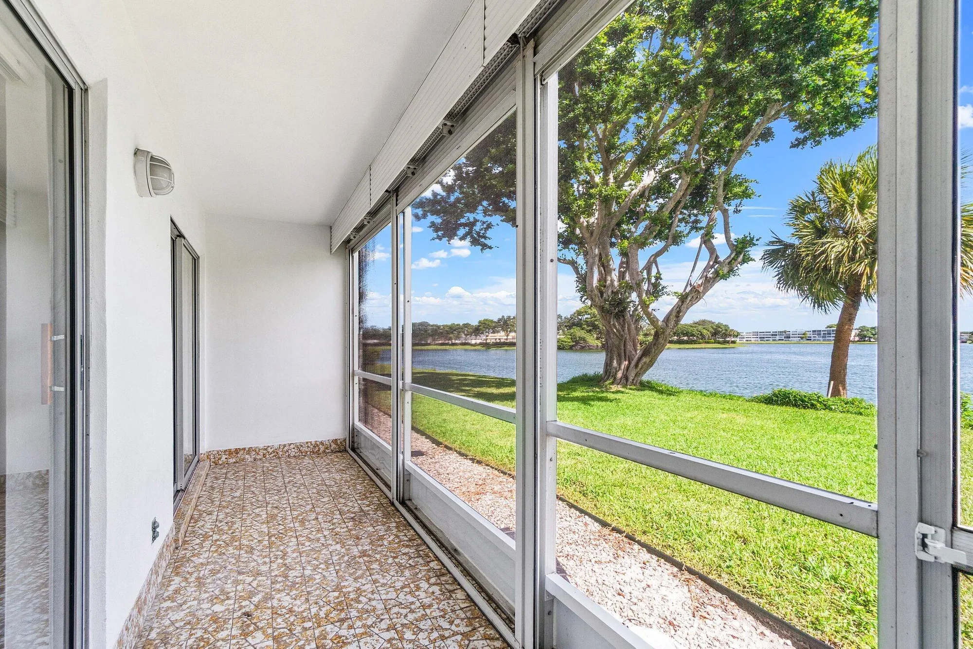 Property Slideshow image 23 of 32 | 354 chatham r, West Palm Beach, FL, 33417