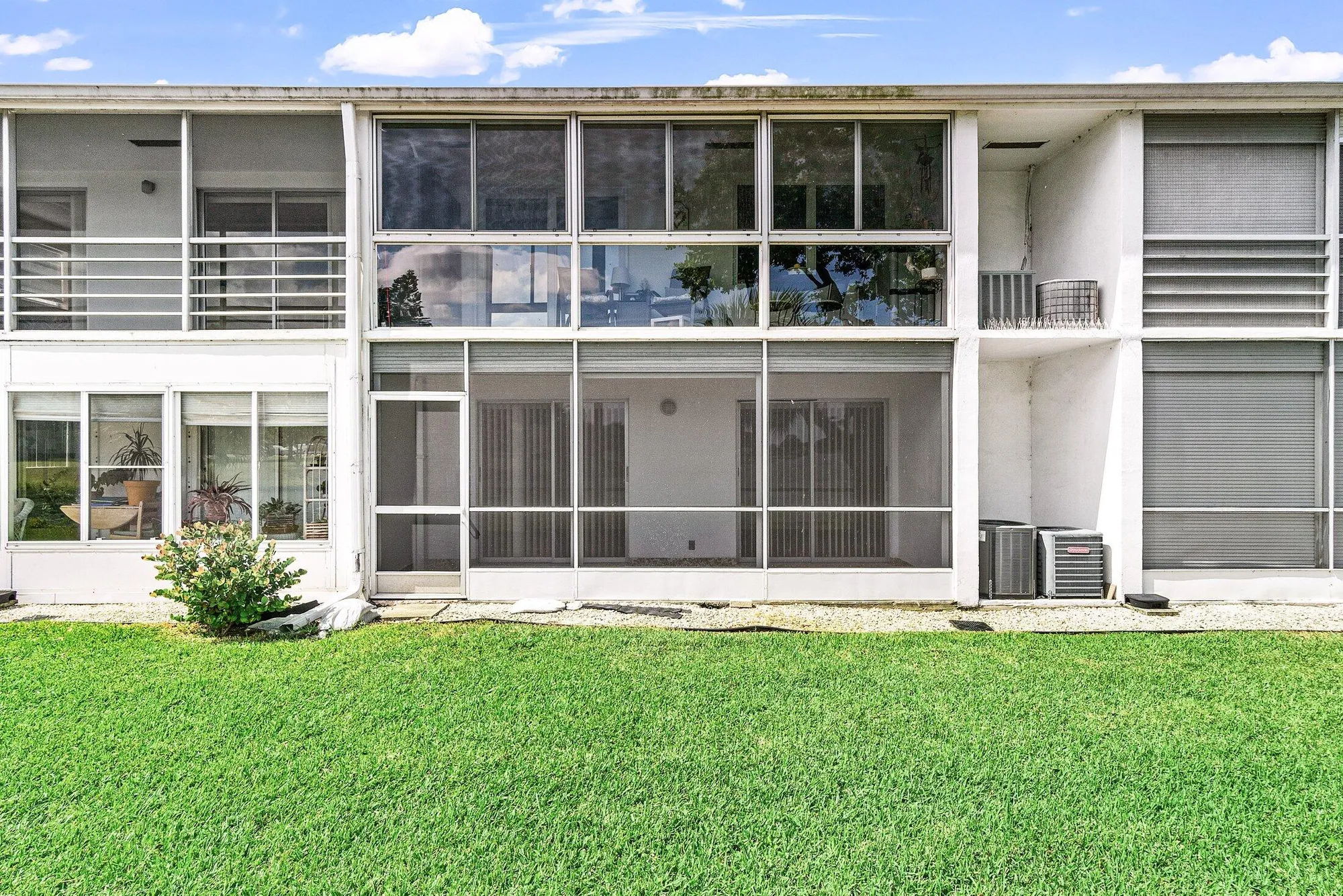 Property Slideshow image 26 of 32 | 354 chatham r, West Palm Beach, FL, 33417