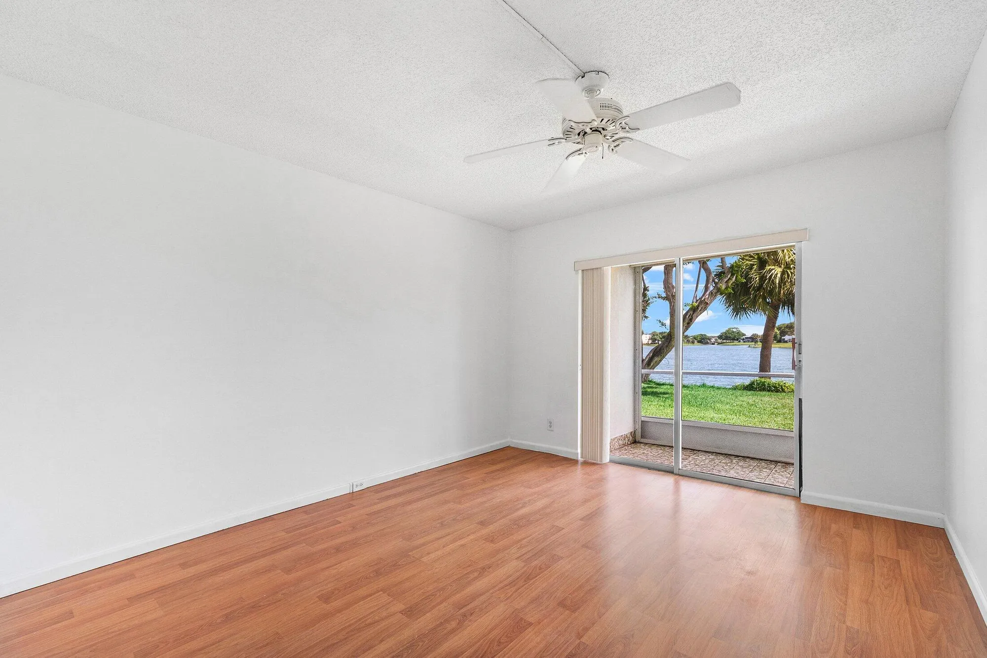 Property Slideshow image 18 of 32 | 354 chatham r, West Palm Beach, FL, 33417